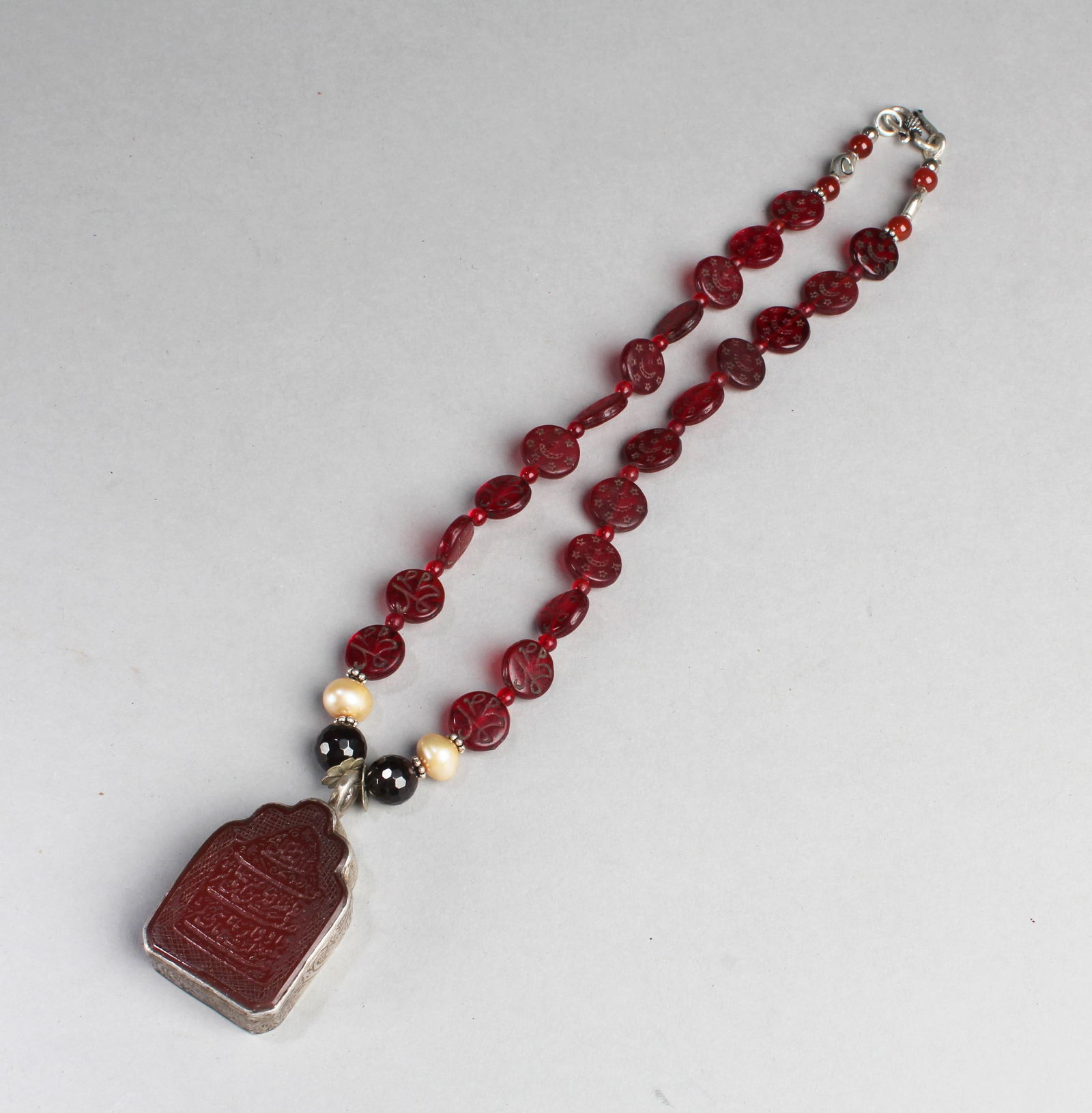 An Agate Pendant with Necklace (1 of 3)
