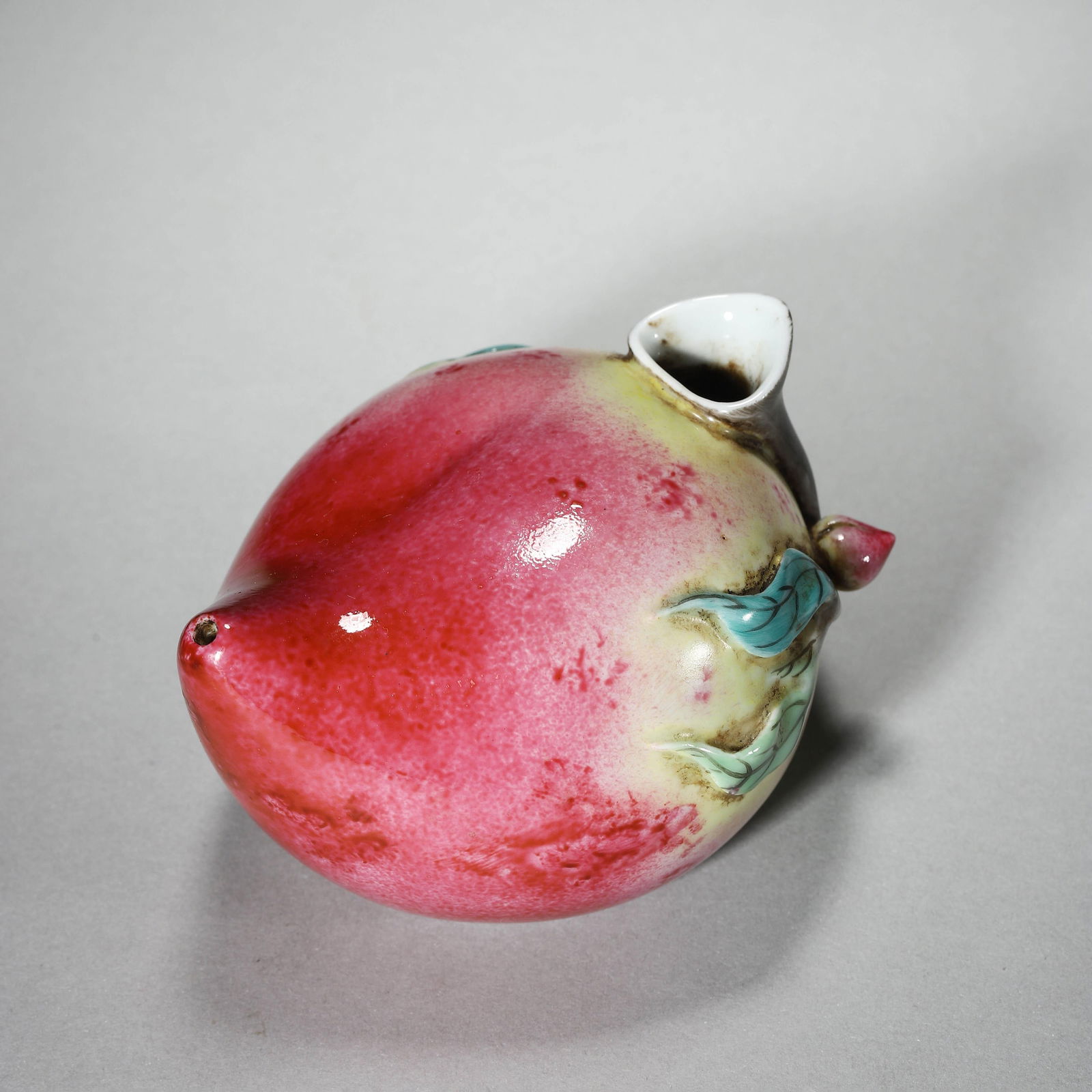 Famille Rose Peach Group Water Dropper: Famille Rose Peach Group Water Dropper. Length:3.54" Width:2.95" Height:2.17"