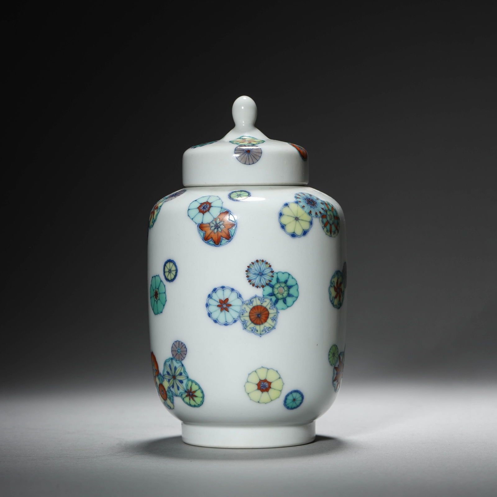 Doucai Glaze Flowers vase: Doucai Glaze Flowers vase. Diam.3.15" Height:5.51"