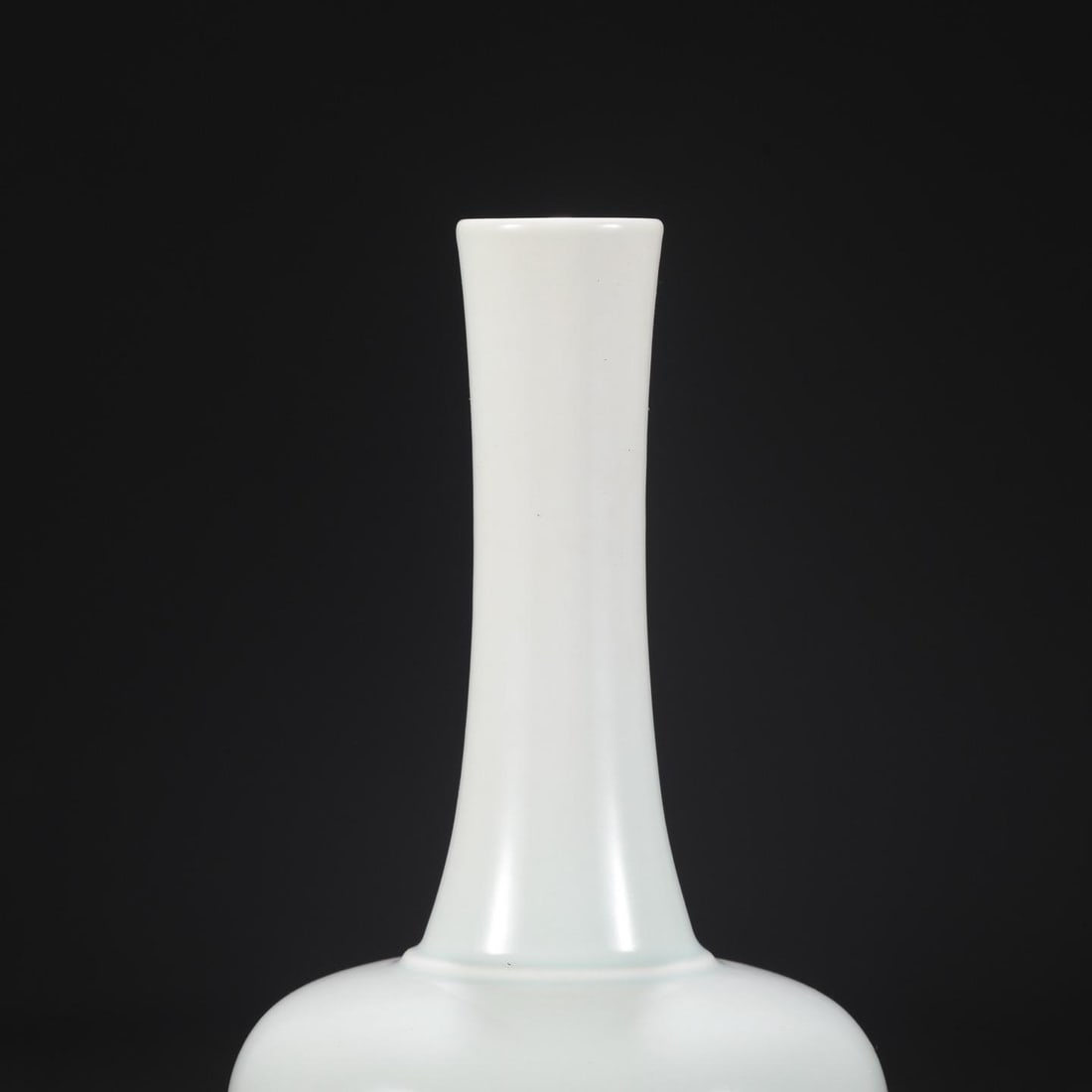 A Red Underglazed Bell-Shaped Vase - 3