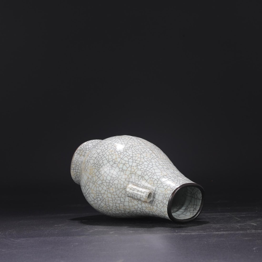 A Ge Ware Celadon Glazed Ribbed Handled Vase - 6