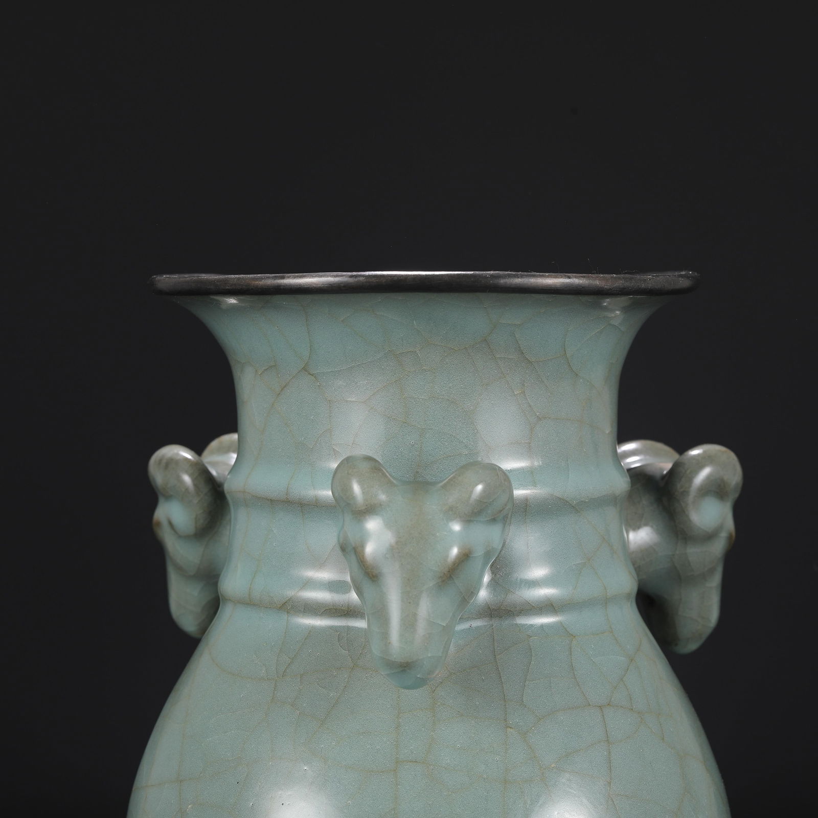 A Guan Ware Celadon Glazed Vase - 3