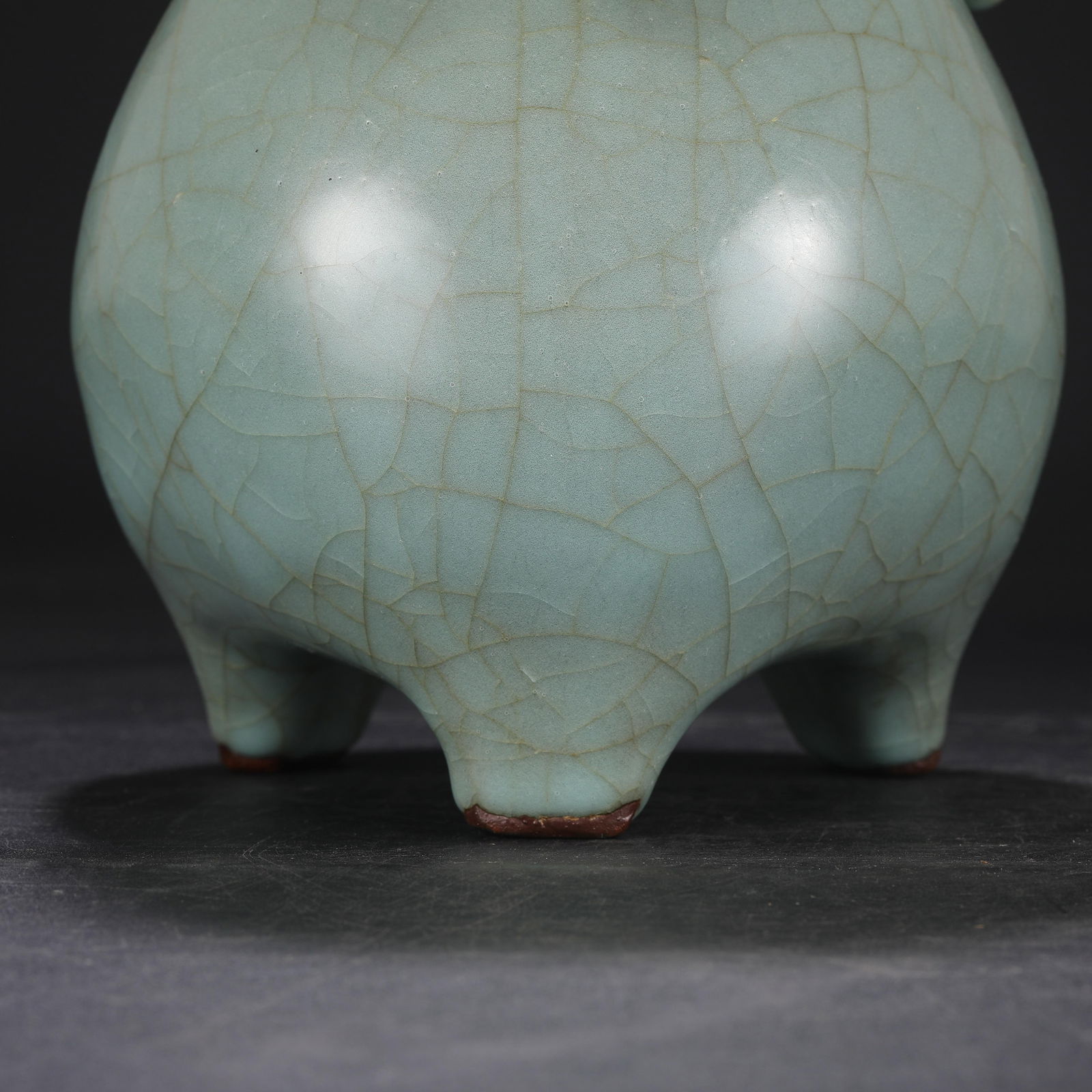 A Guan Ware Celadon Glazed Vase - 4