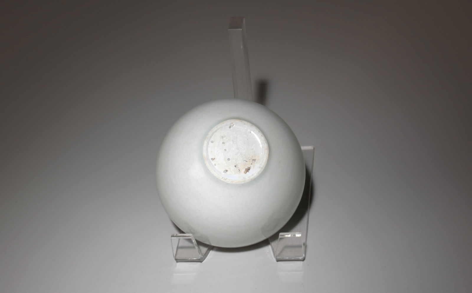 A White Glazed Jar - 4