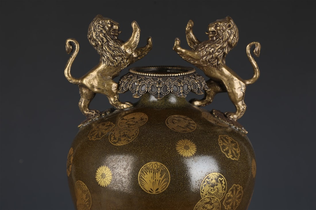 Chinese Porcelain Vase - 2