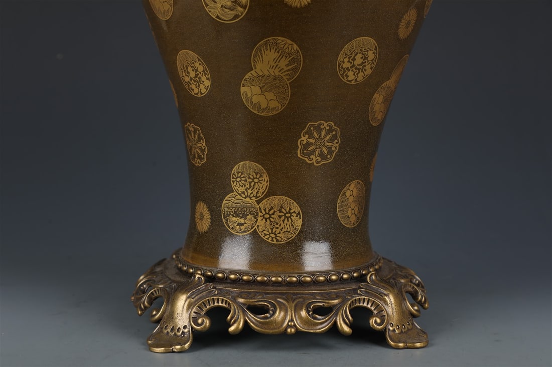 Chinese Porcelain Vase - 3