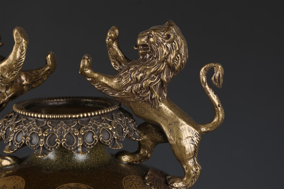 Chinese Porcelain Vase - 4