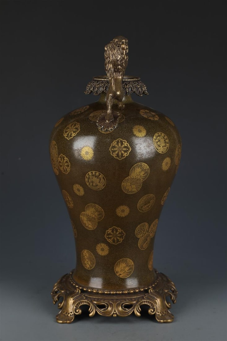 Chinese Porcelain Vase - 6