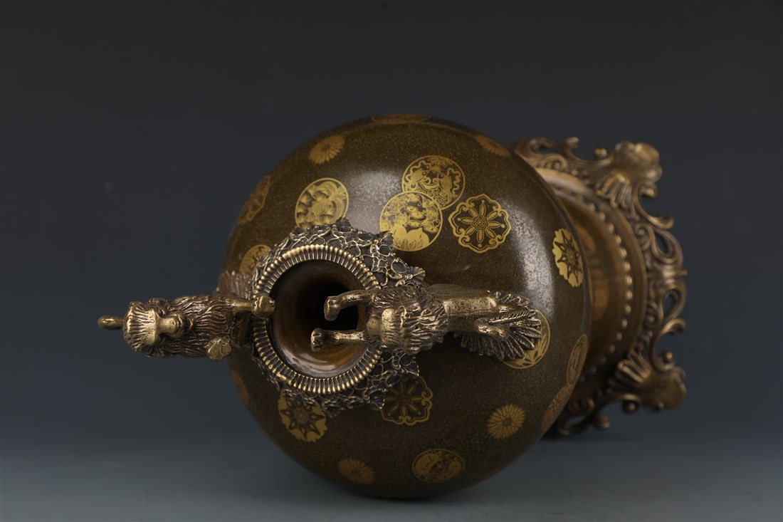 Chinese Porcelain Vase - 8