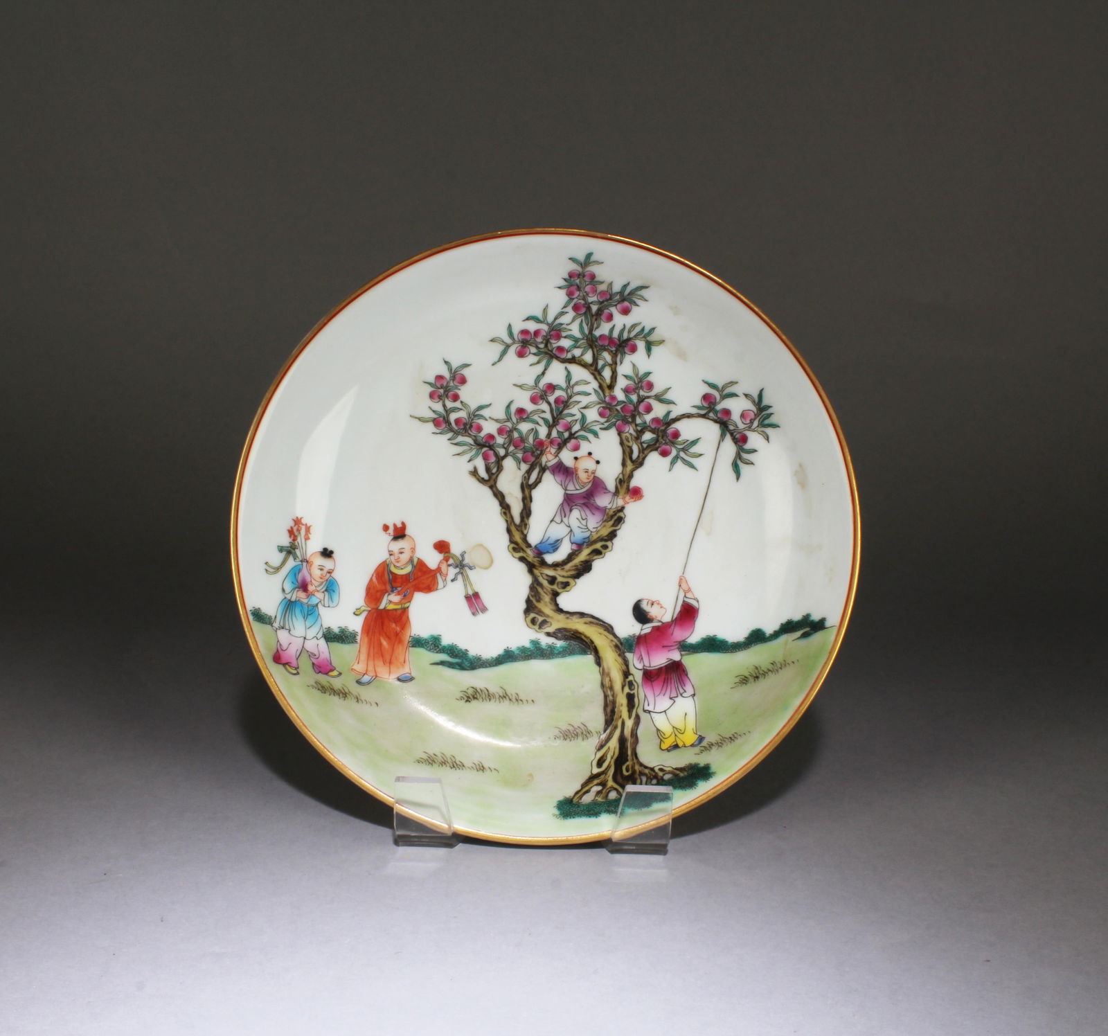 Chinese Porcelain Plate: Chinese Porcelain Plate. Diameter: 8.5"