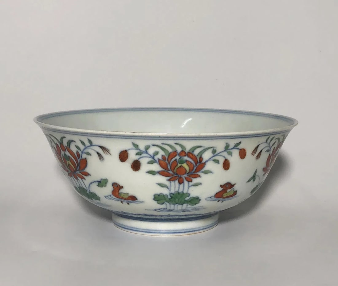 A Beautiful Chinese DouCai Porcelain Bowl: A Beautiful Chinese DouCai Porcelain Bowl. Height: 2.9" Diameter: 3.1"
