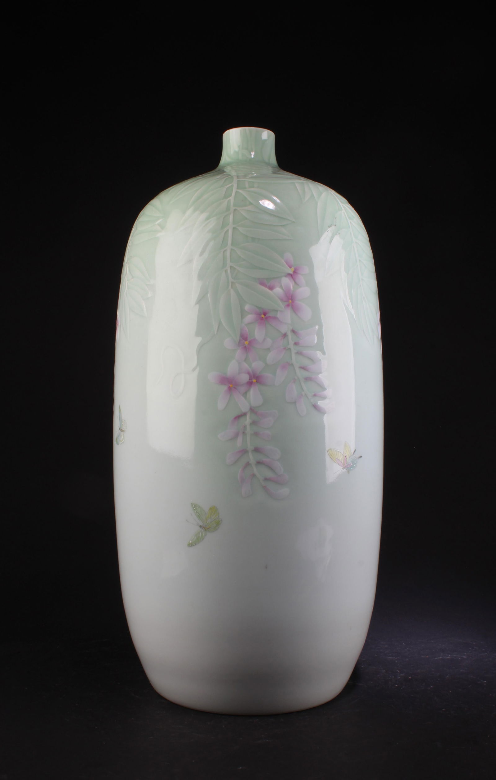 Chinese Porcelain Vase (1 of 6)
