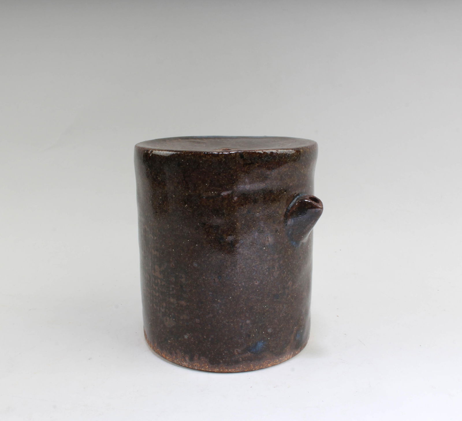 A Korean Porcelain Washer: A Korean Porcelain Washer. Height: 3"