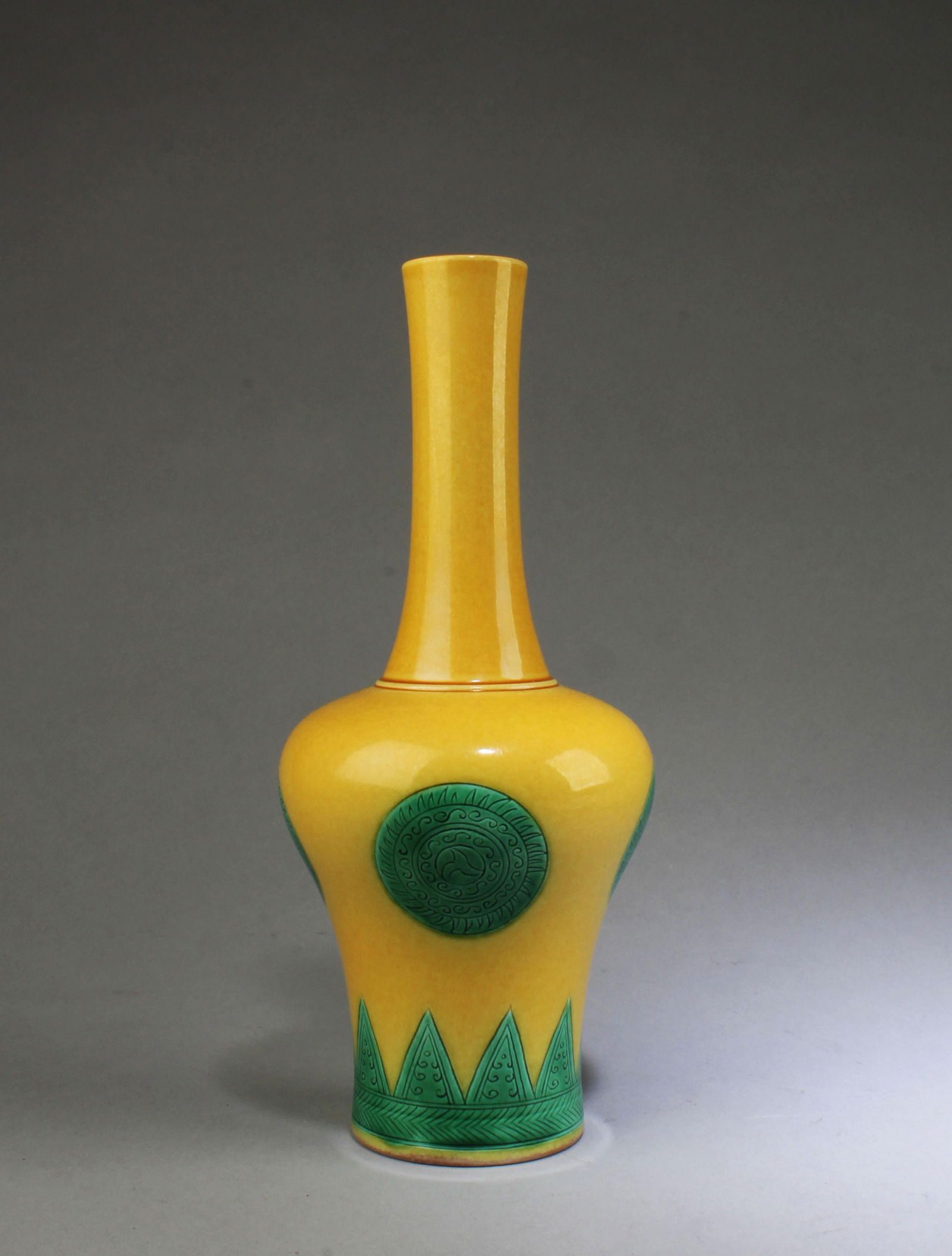 Chinese Porcelain Vase (1 of 6)