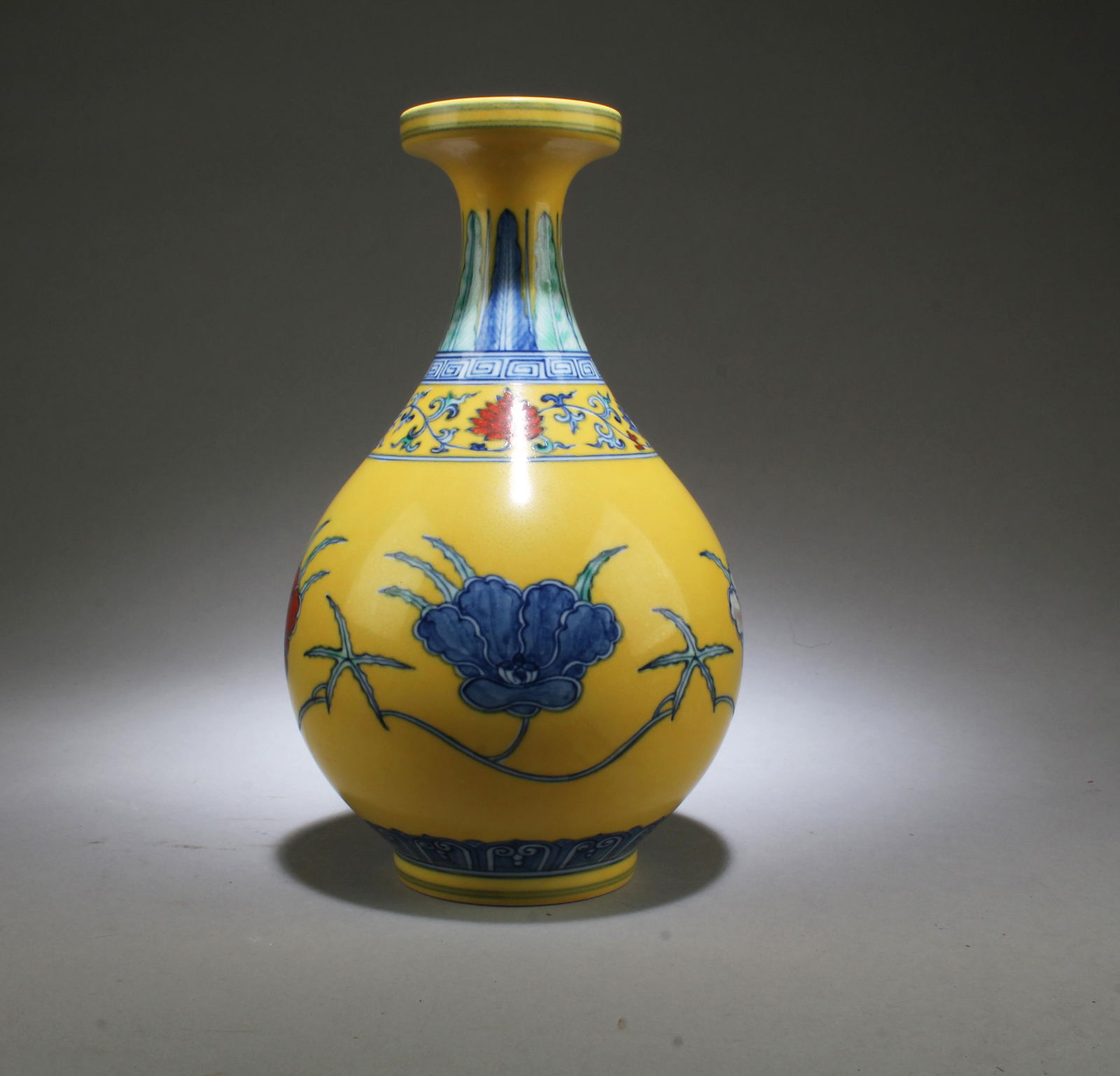A Porcelain Vase: A Porcelain Vase' YongZheng' mark at base. Height: 8.7"