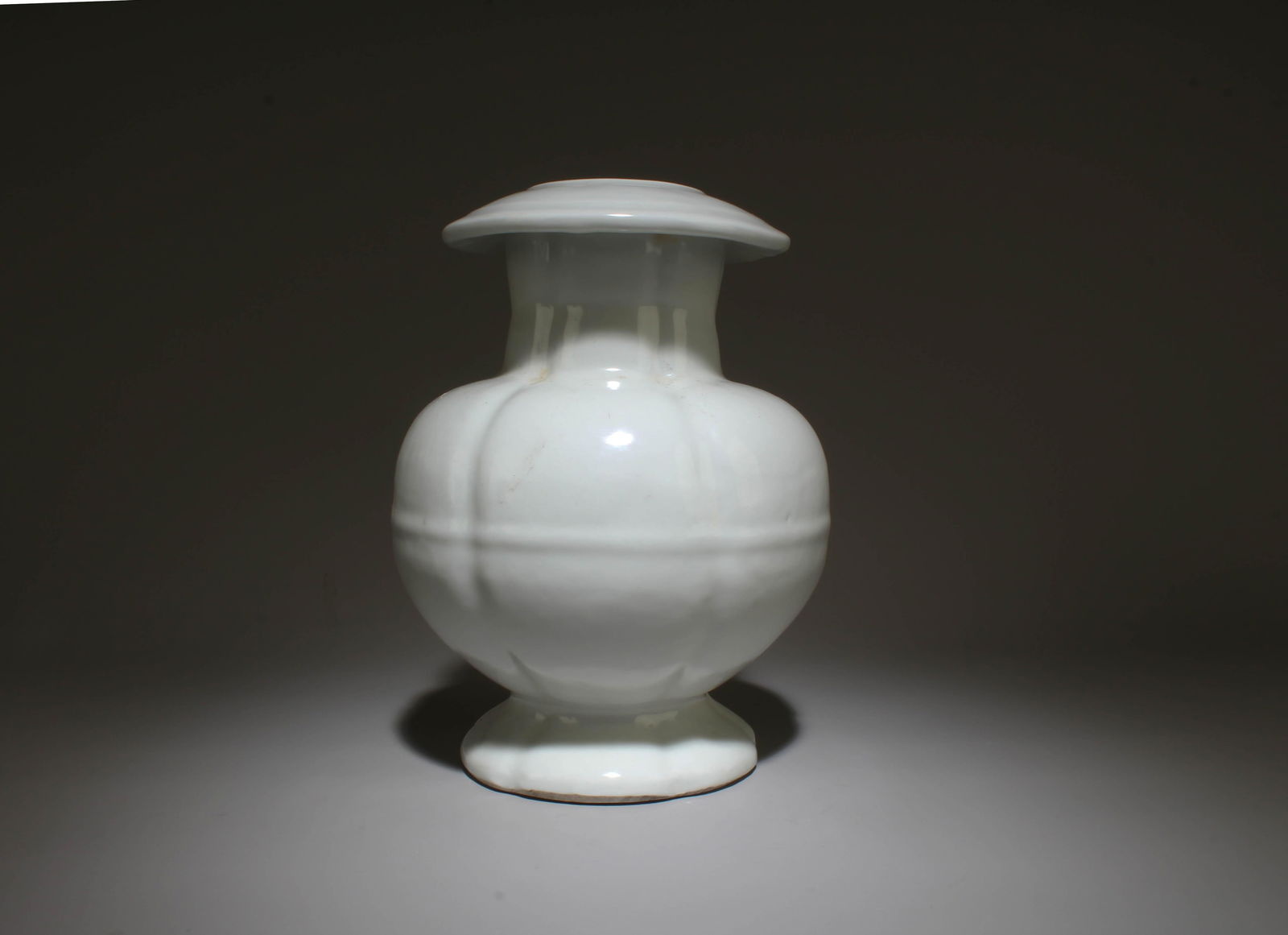 A White Glazed Vase - 3