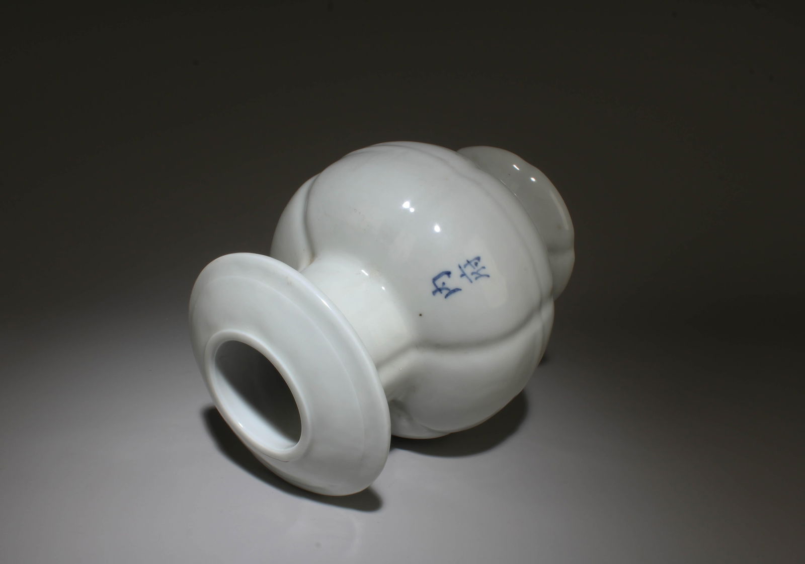 A White Glazed Vase - 5