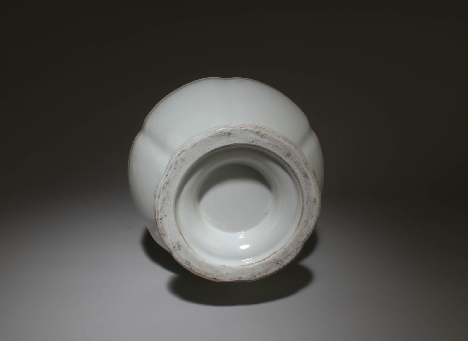 A White Glazed Vase - 6