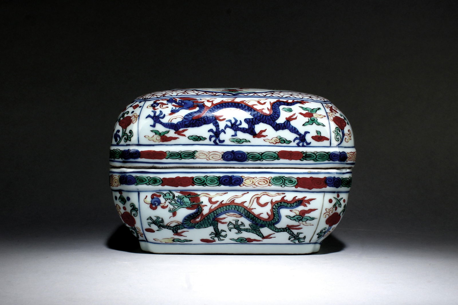A Wucai Container - 2