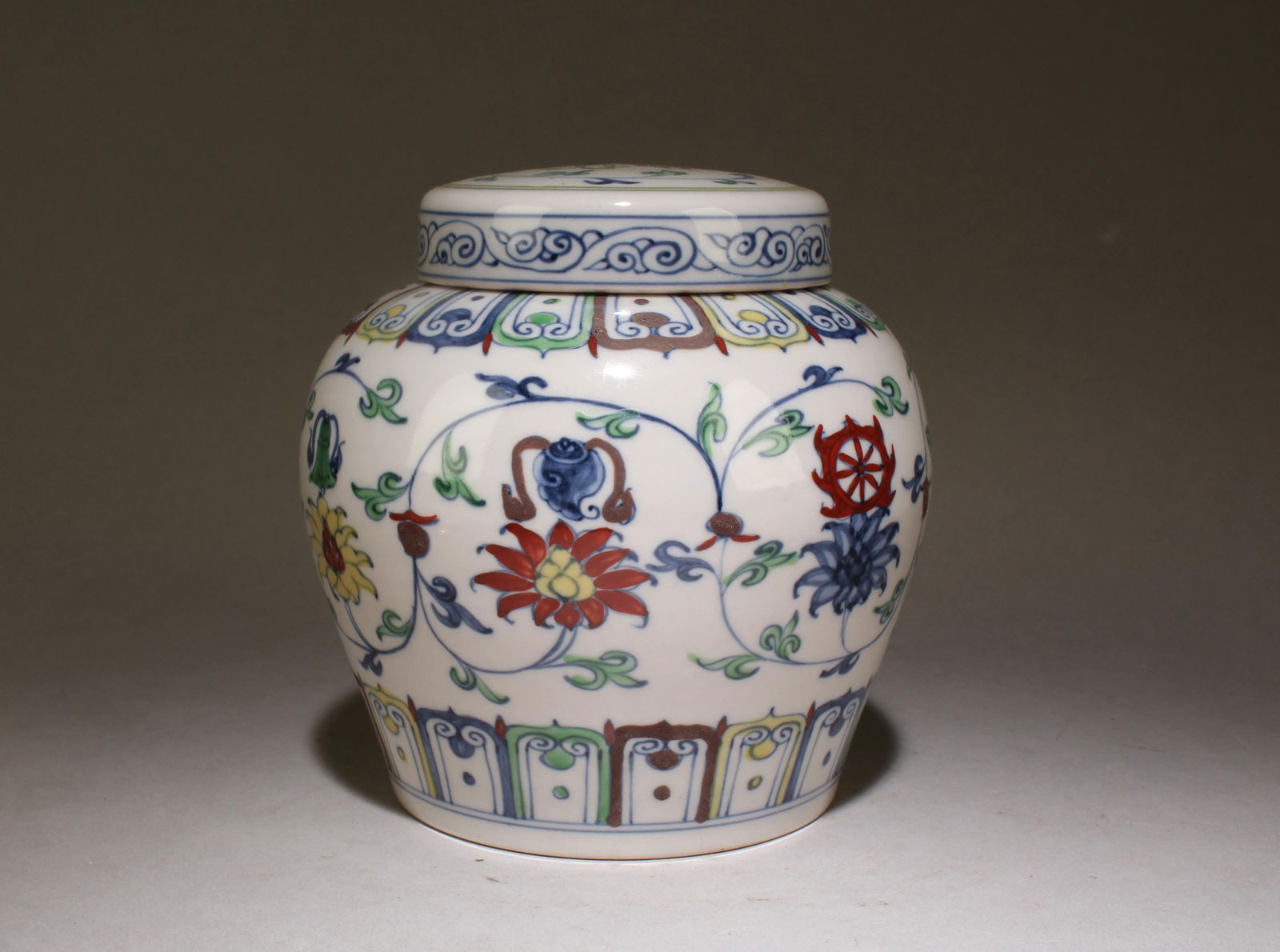 A Doucai Round Container with Lid - 2