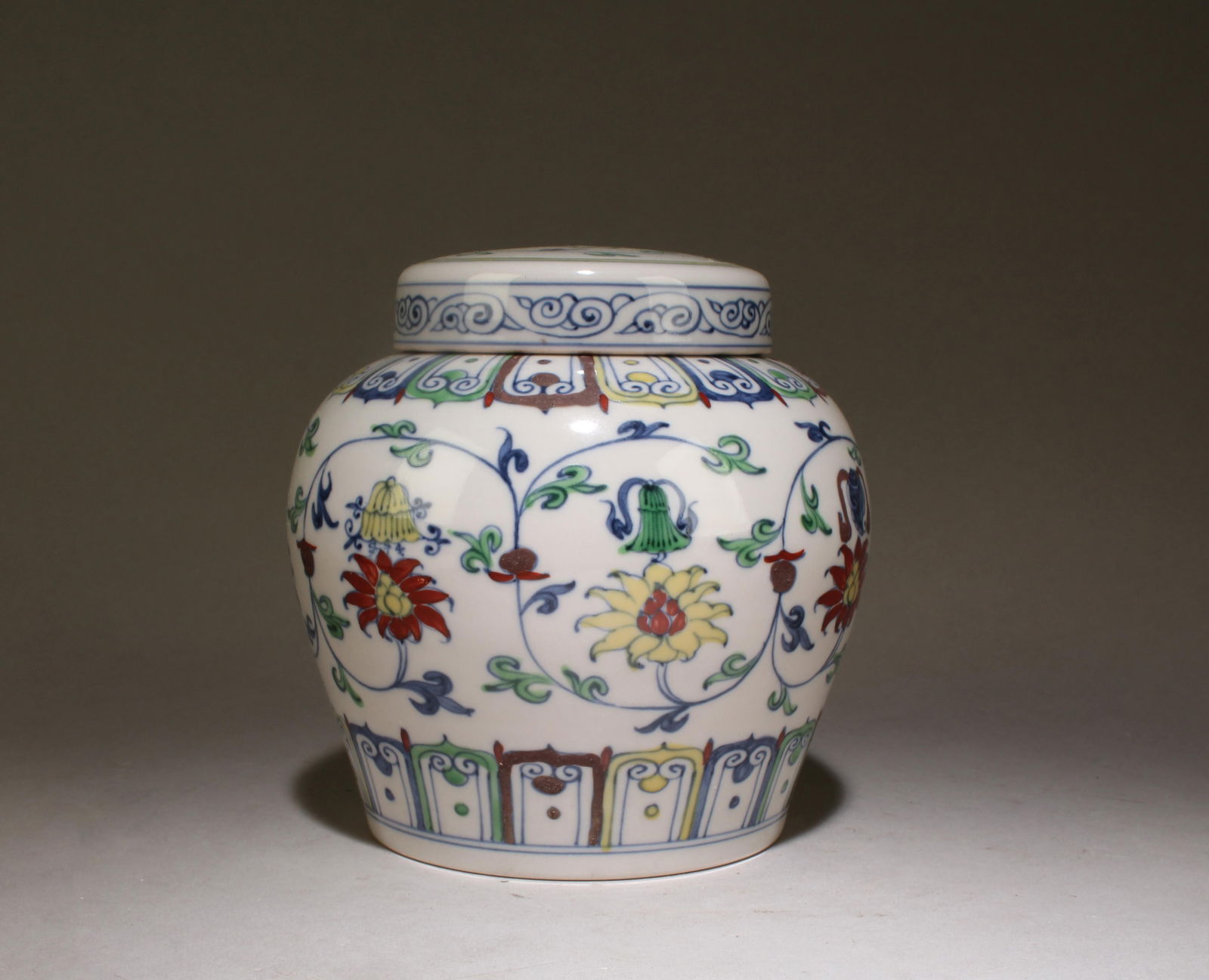 A Doucai Round Container with Lid - 3