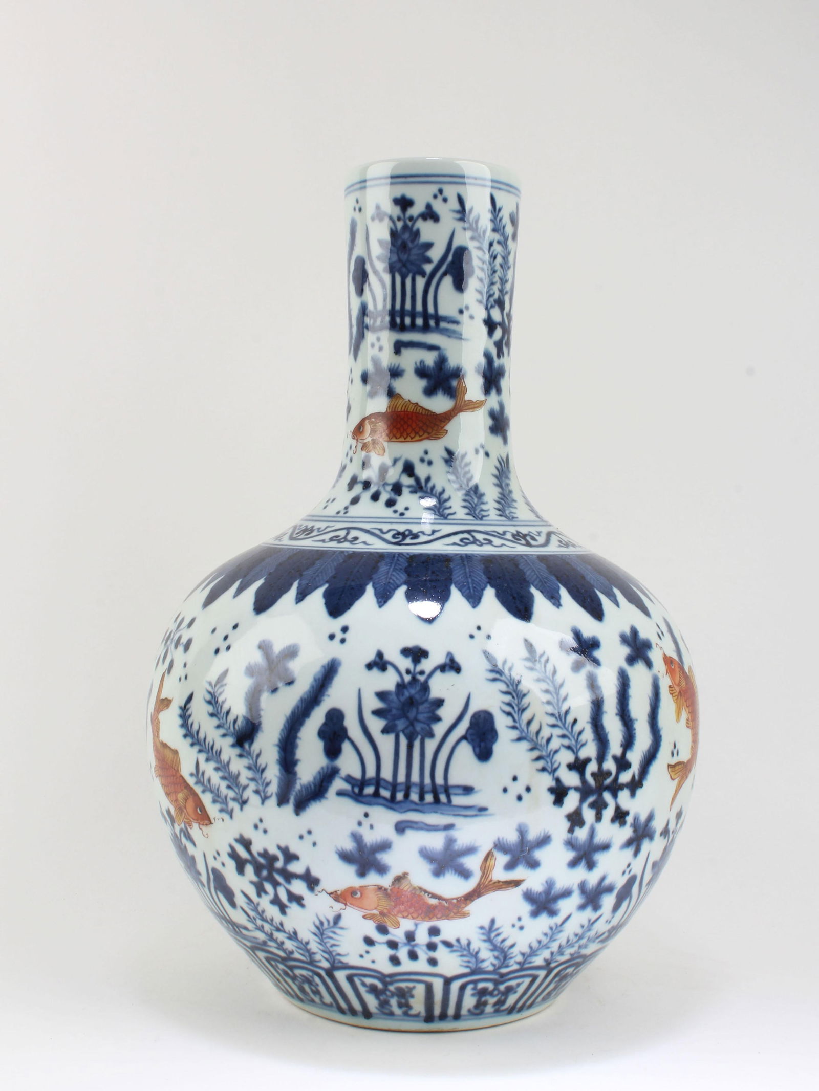 Chinese Porcelain 'TianQiu' Vase (1 of 7)