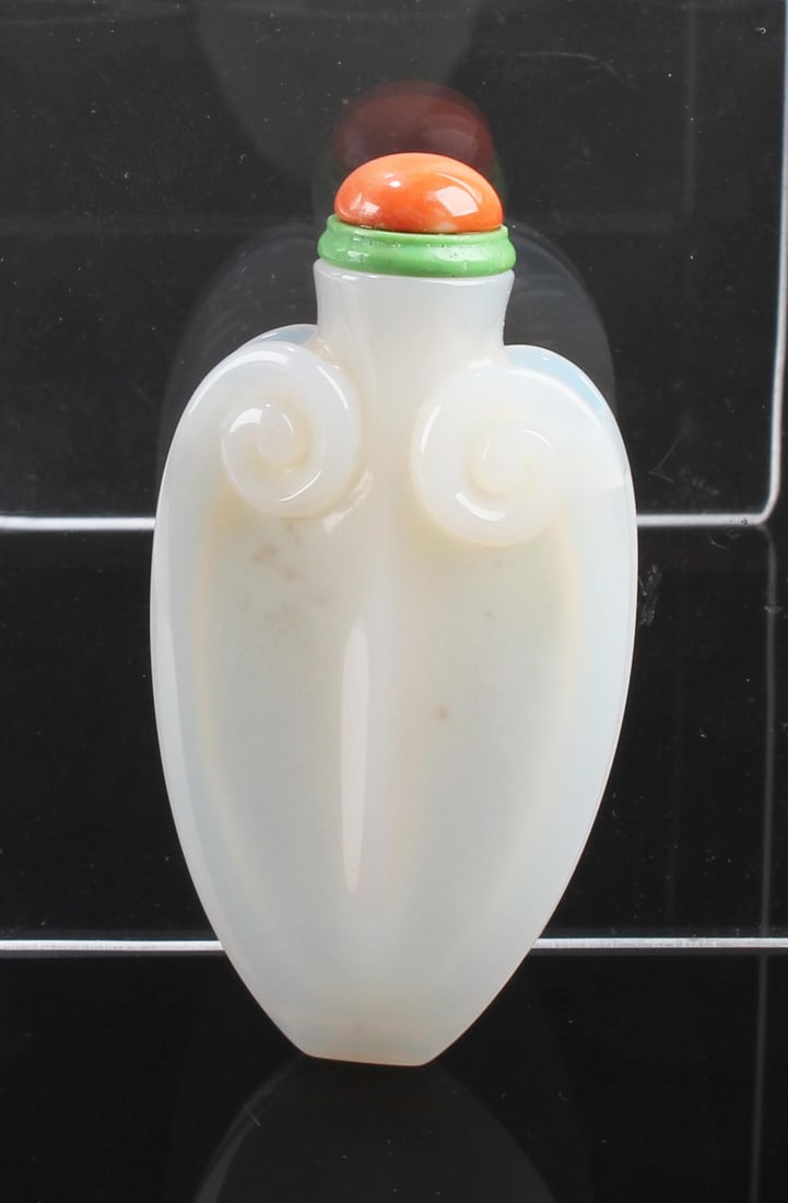 Antique Chinese Agate Snuff Bottle: Antique Chinese Agate Snuff Bottle. Height: 2.75"