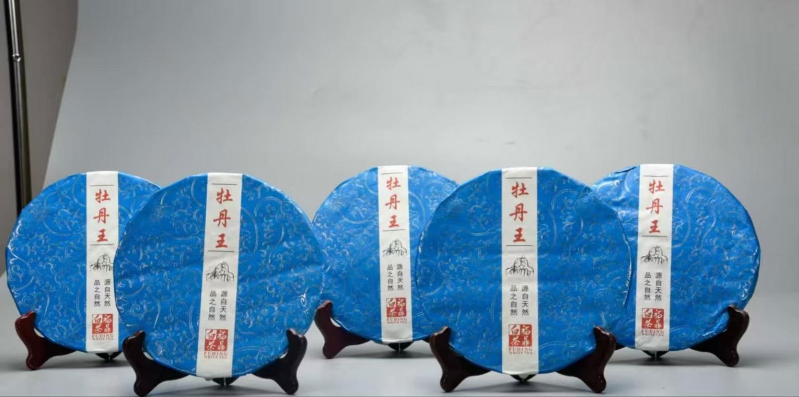 A White Tea: A White Tea. Total Weight: 1.65lbs.