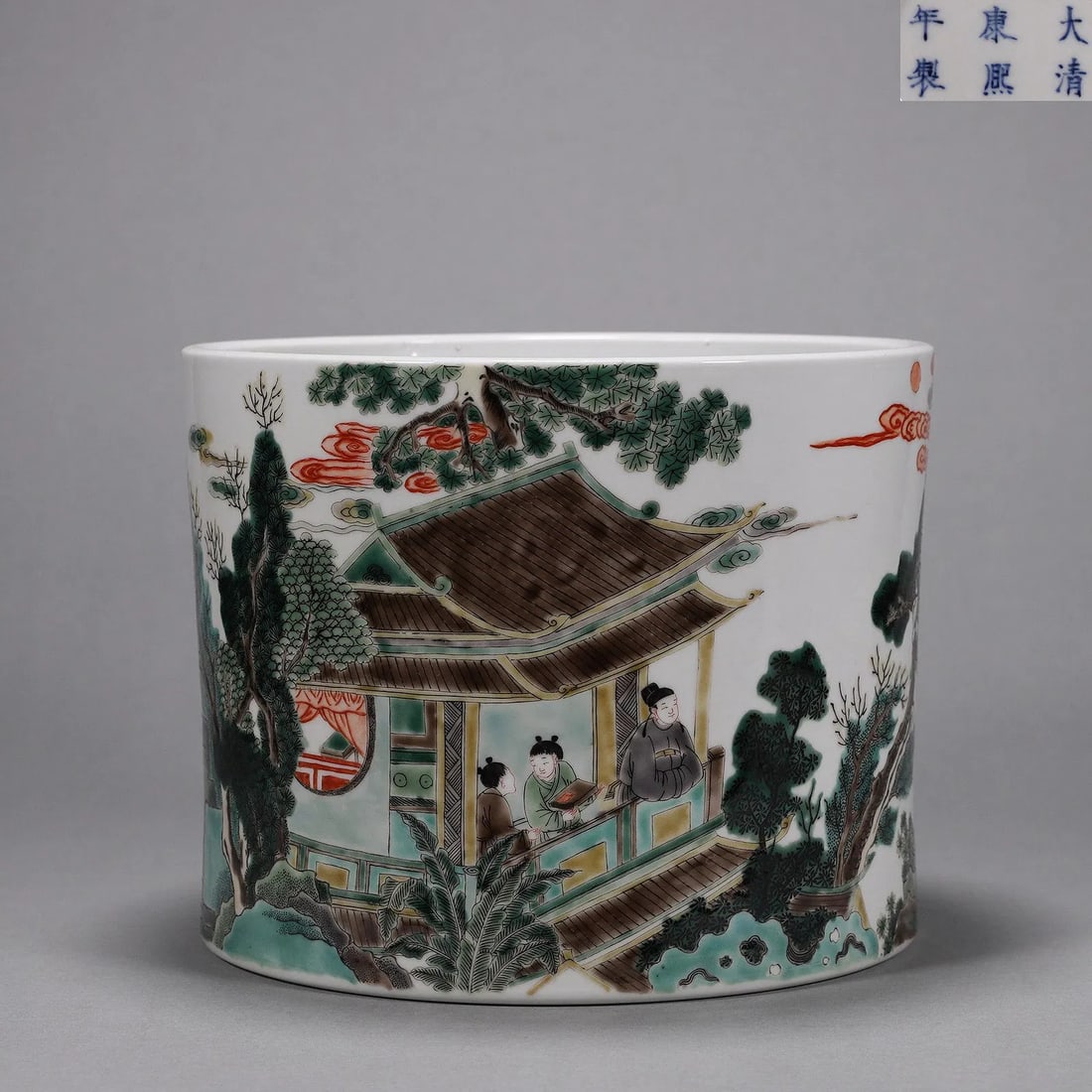A WUCAI 'FIGURAL' BRUSH POT: A WUCAI 'FIGURAL' BRUSH POT Dimensions: 19cm x 15cm
