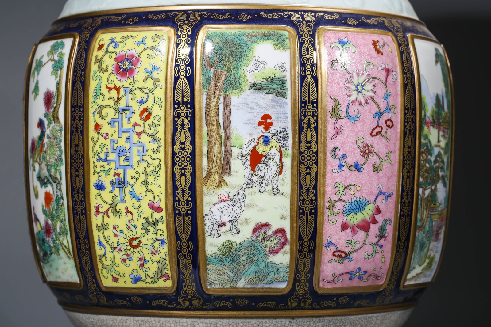 A Multiple Type Porcelain vase - 4