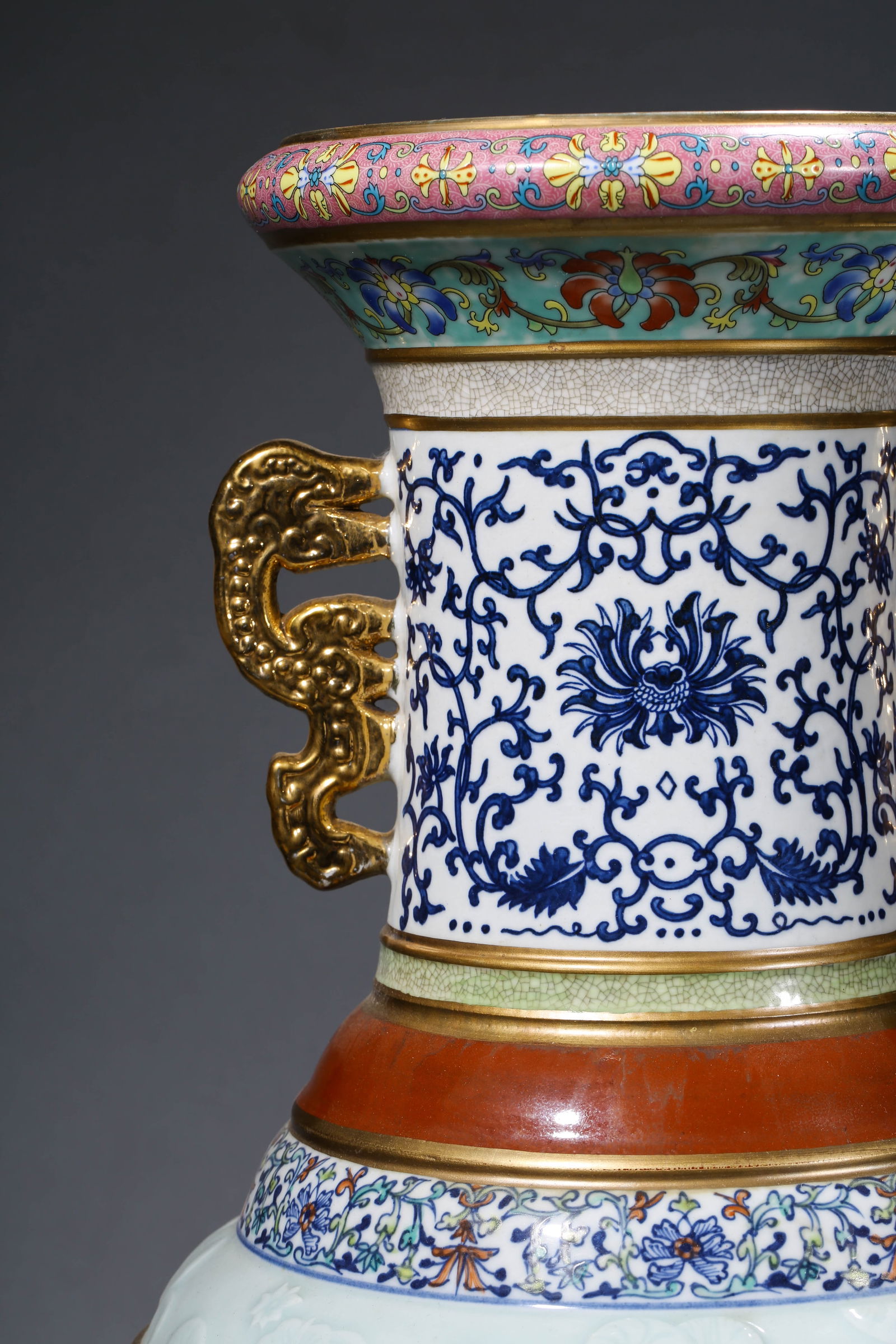 A Multiple Type Porcelain vase - 7