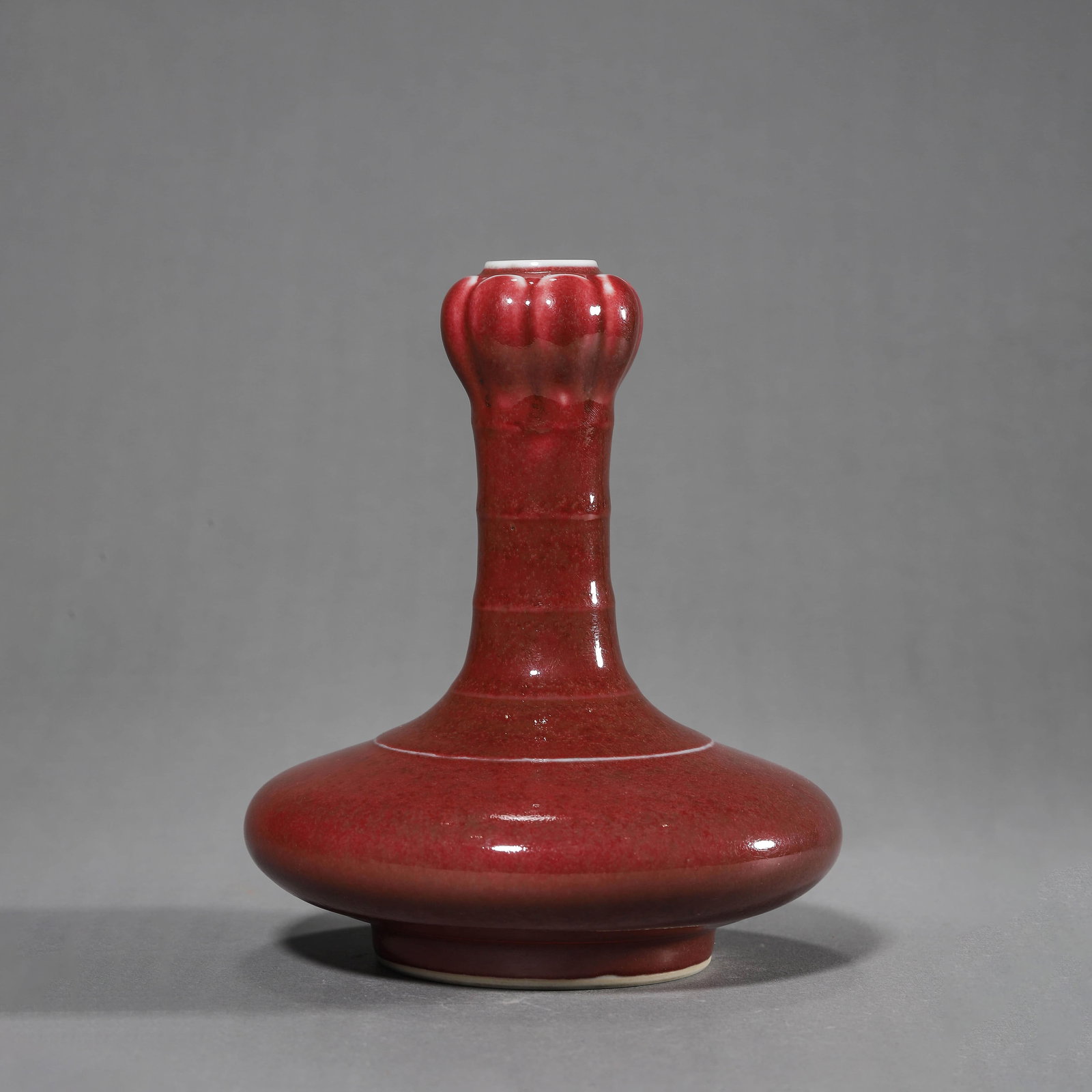 Sacrificial Red Glaze Garlic-Headed Vase: Sacrificial Red Glaze Garlic-Headed Vase. Diam.5.91" Height:7.28"
