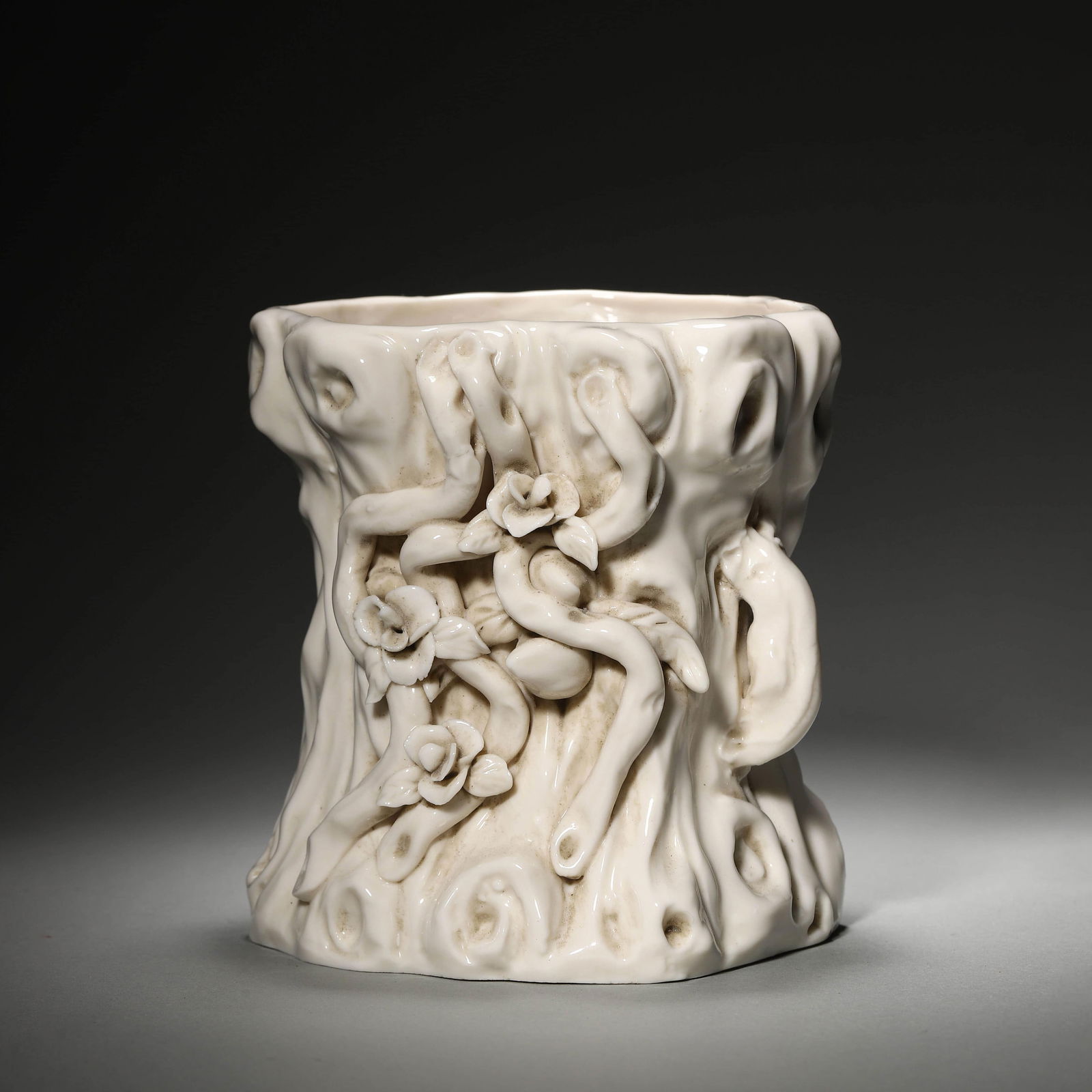 Debut Kiln Incised Flower Censer( Small Chips): Debut Kiln Incised Flower Censer( Small Chips). Length:4.72" Width:4.33" Height:5.12"