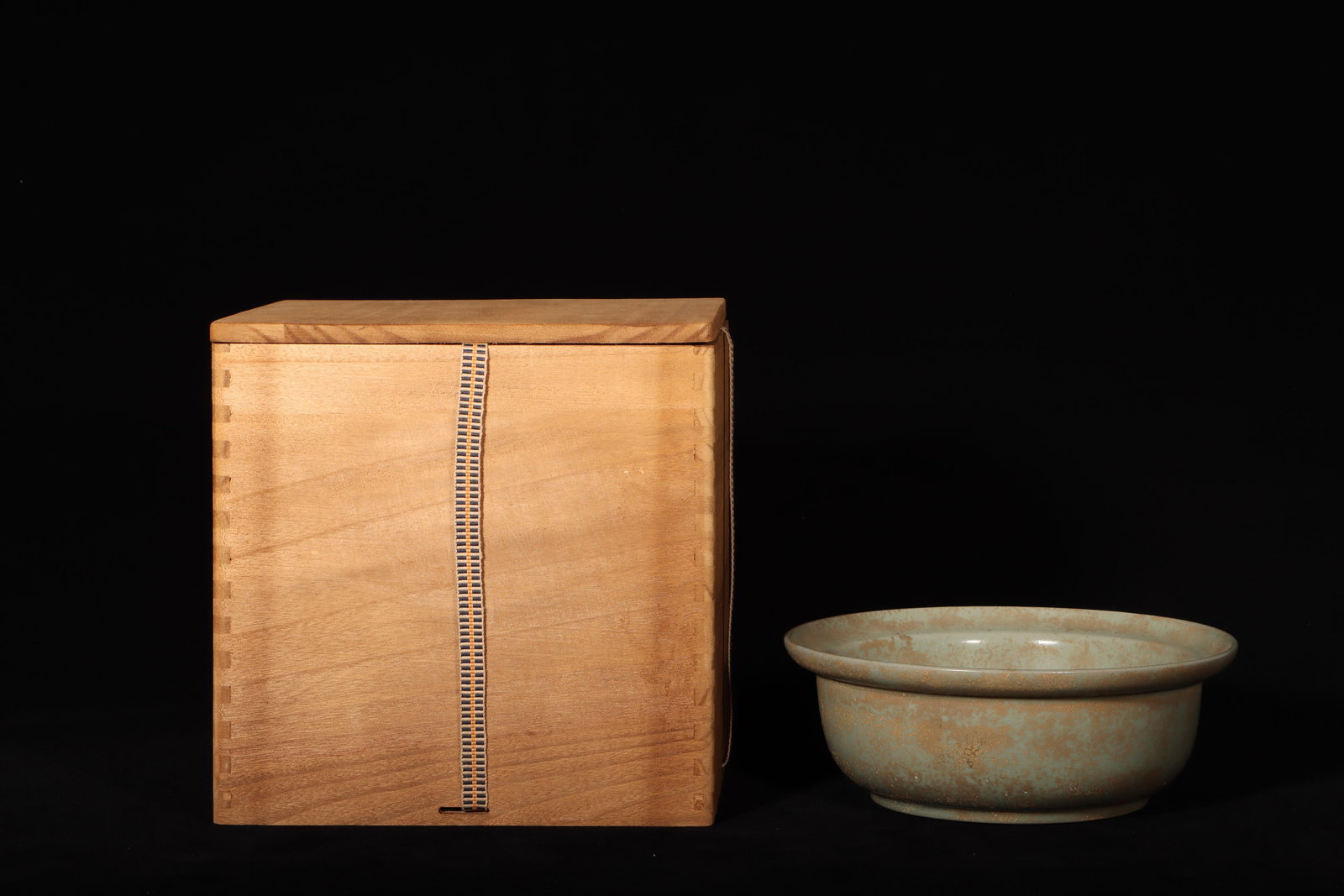 A Ru Type Ink Washer: A Ru Type Ink Washer. Height: 3.11in; Diameter: 8.43in.