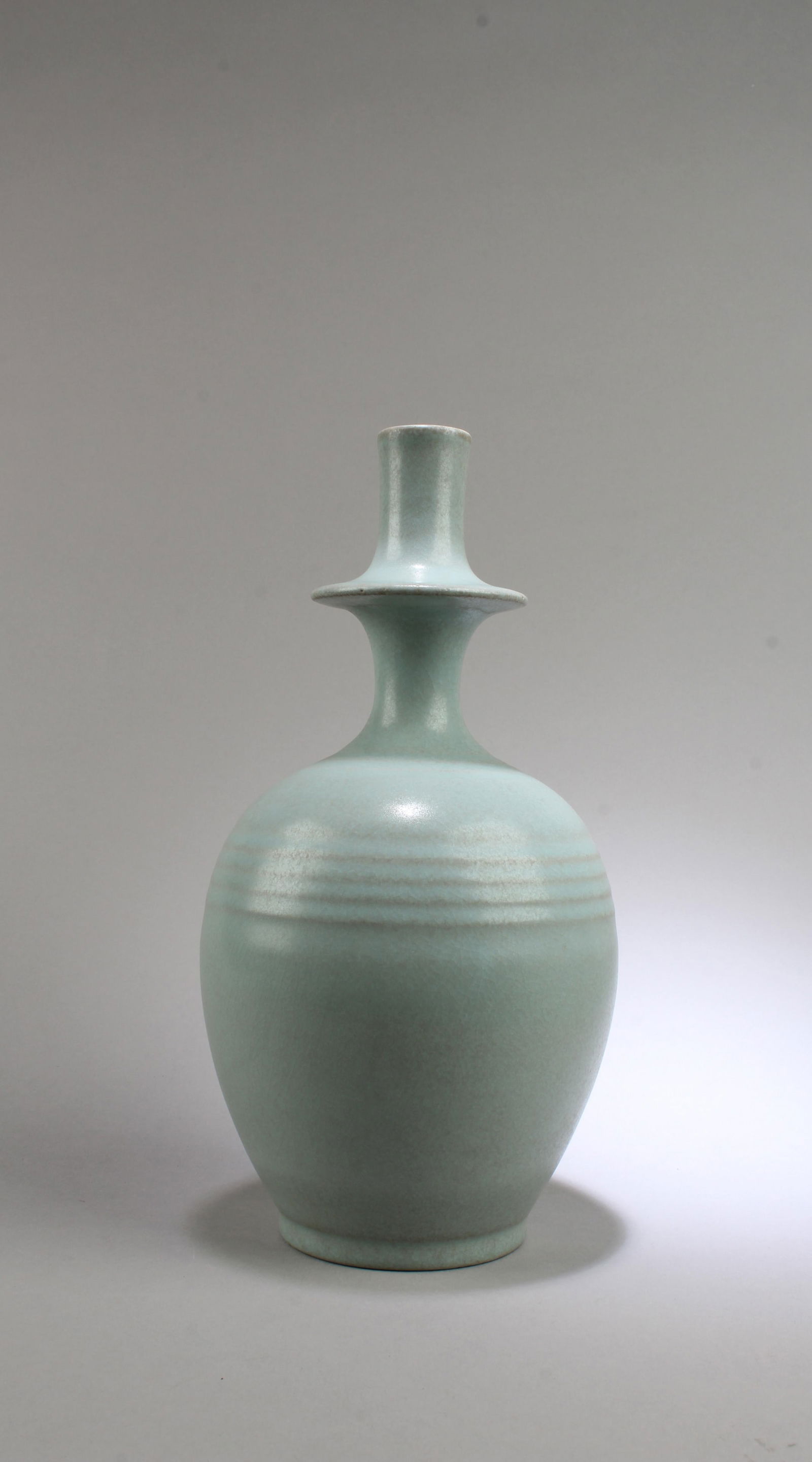 Chinese Ruyao Vase (1 of 4)