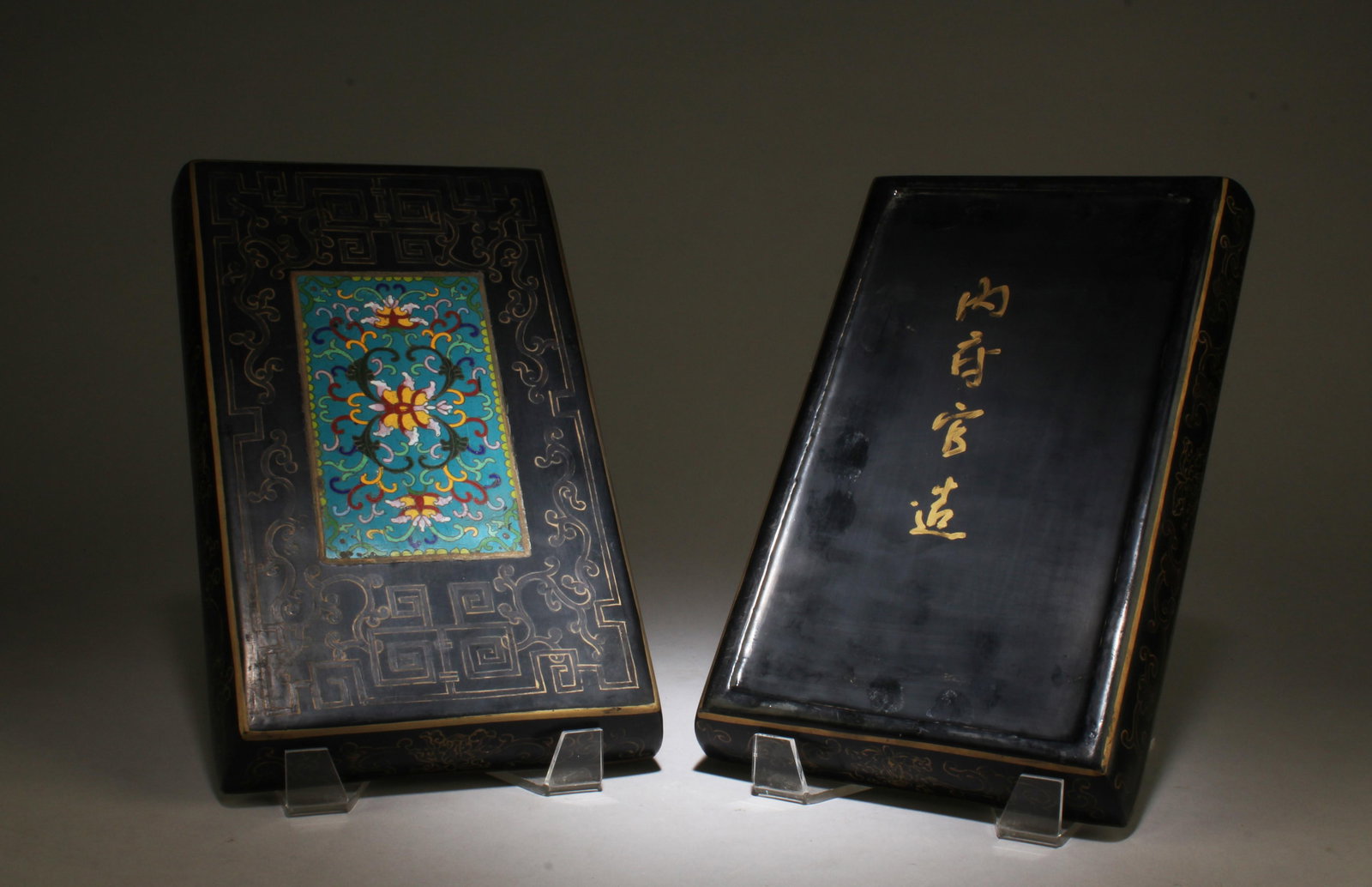 A Container with Lid - 4