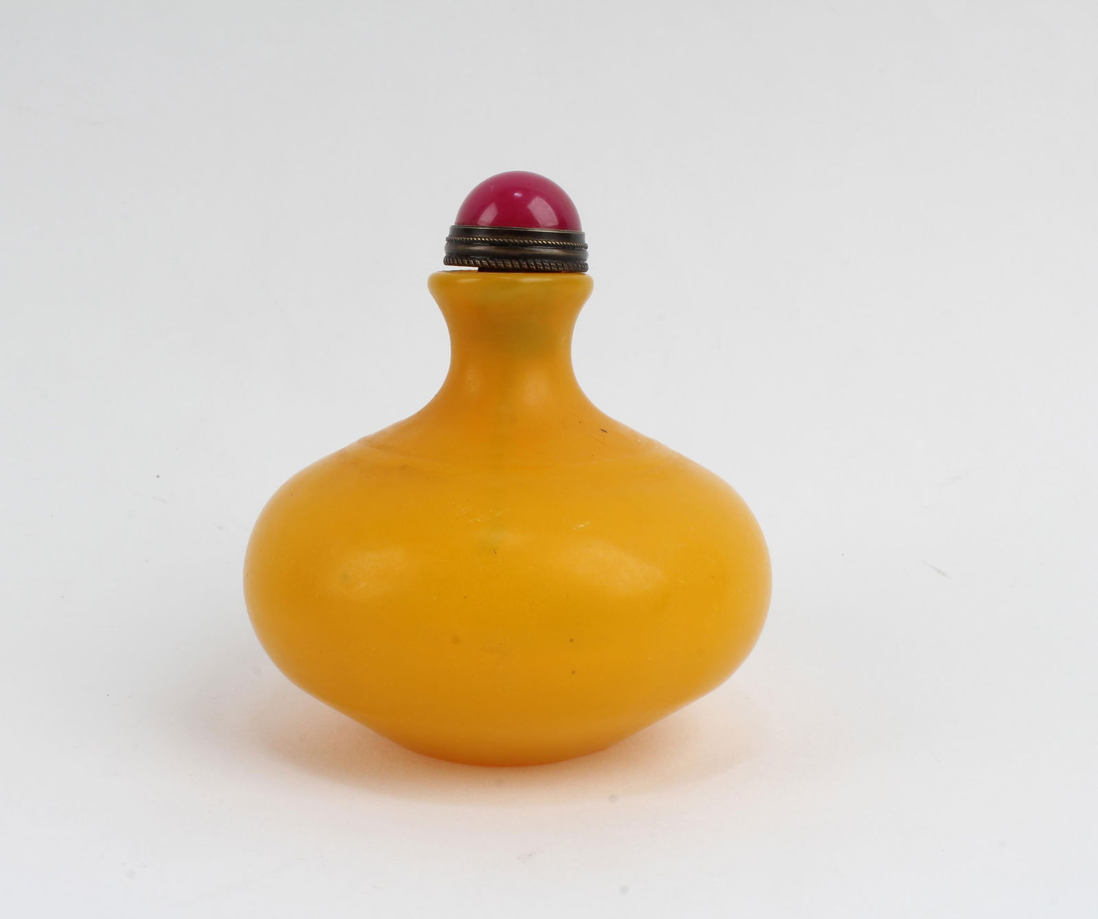 Chinese Peking Glass Snuff Bottle: Chinese Peking Glass Snuff Bottle. Height: 2.75"