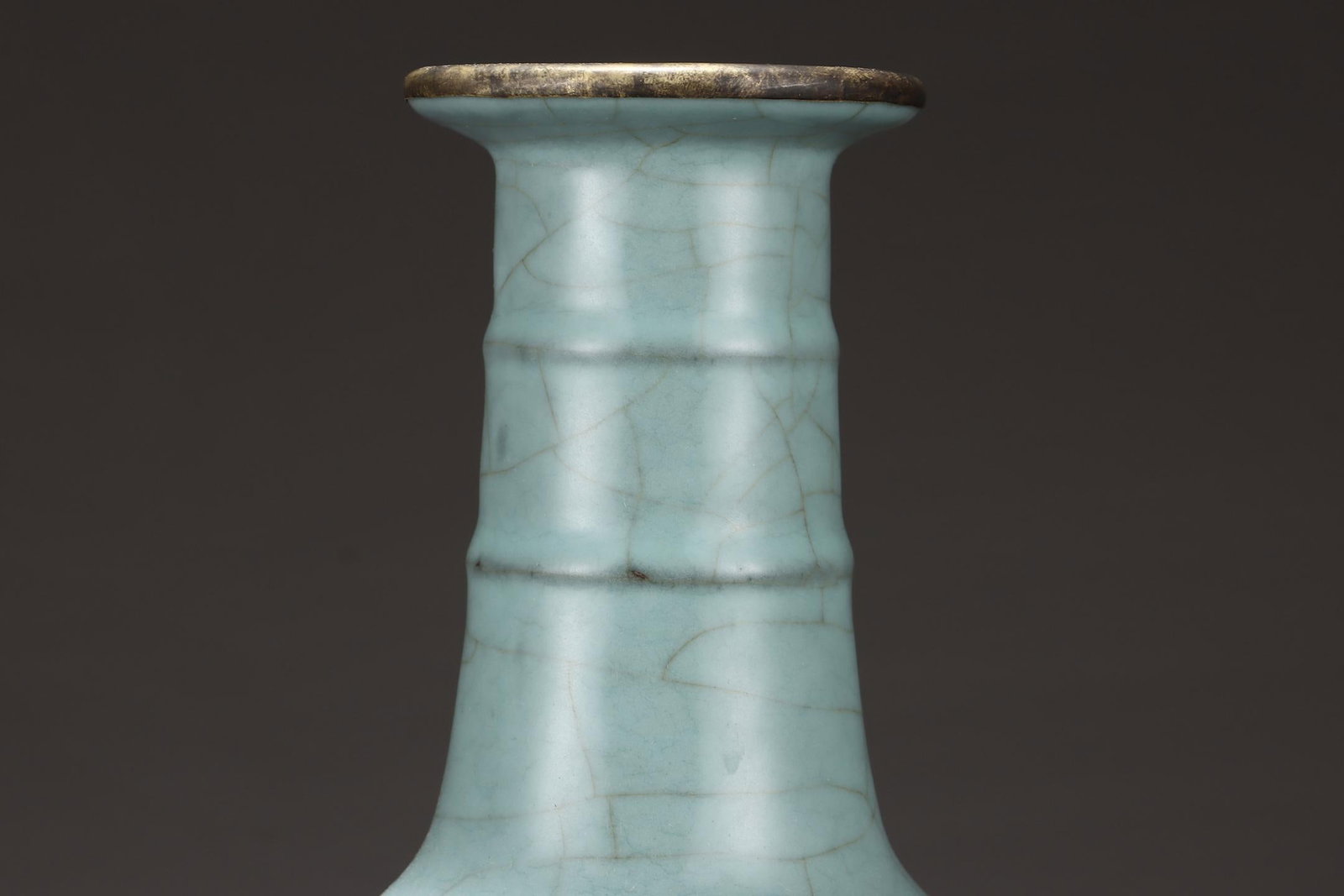 A Celadon Glazed Vase With String Pattern - 4