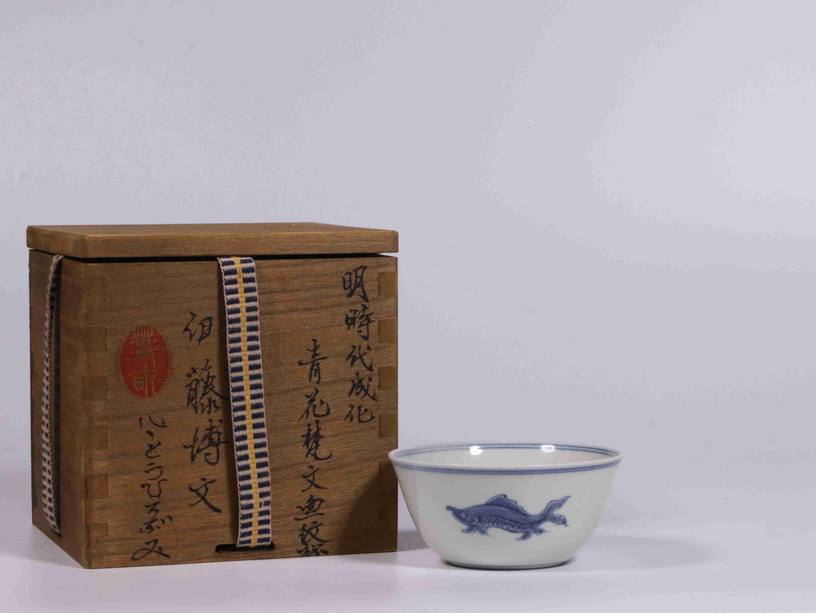 A Blue and White Three Fish Cup (1 of 9)