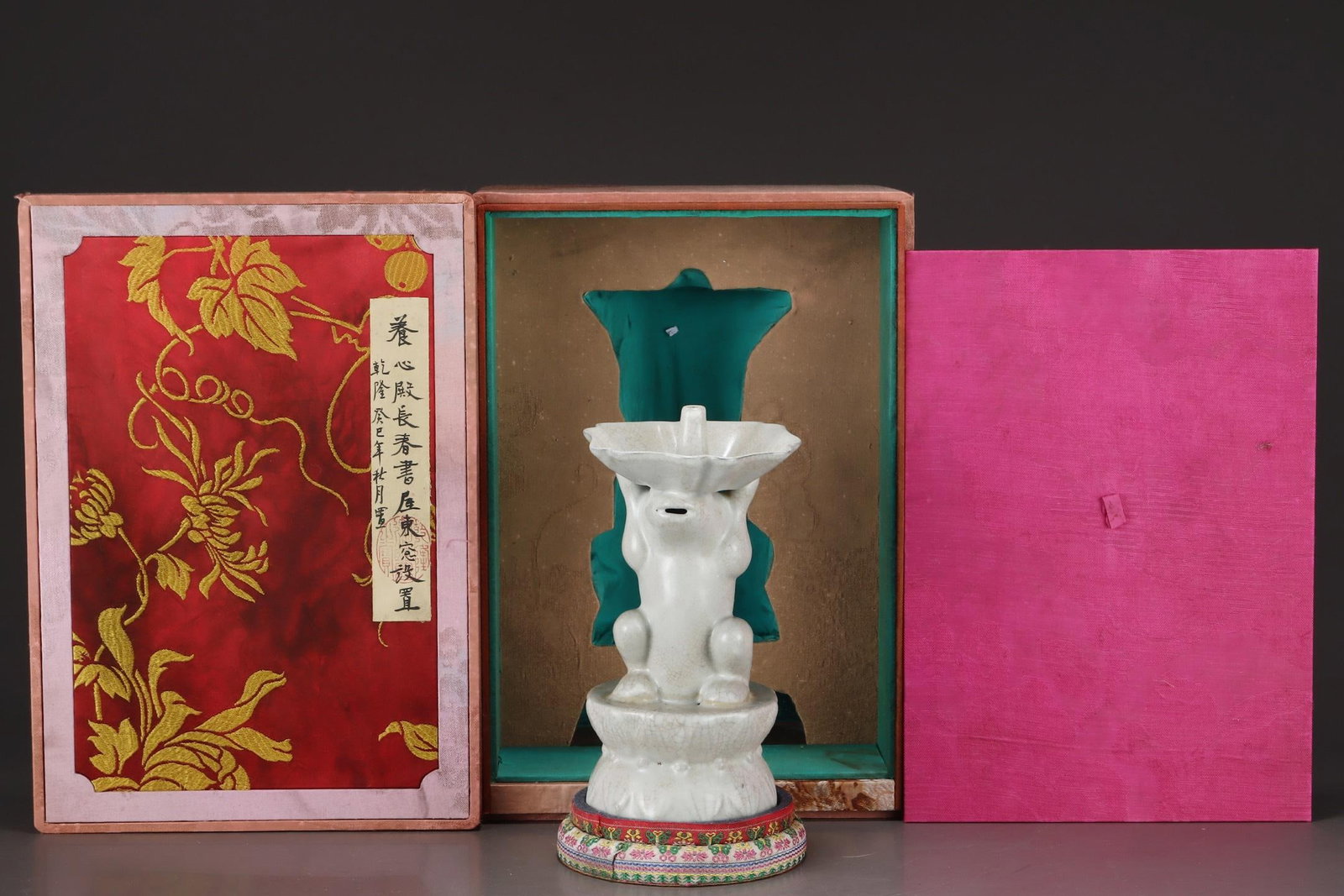 A Ru Ware Moon-White Glazed Bear-Form Lamp (1 of 9)