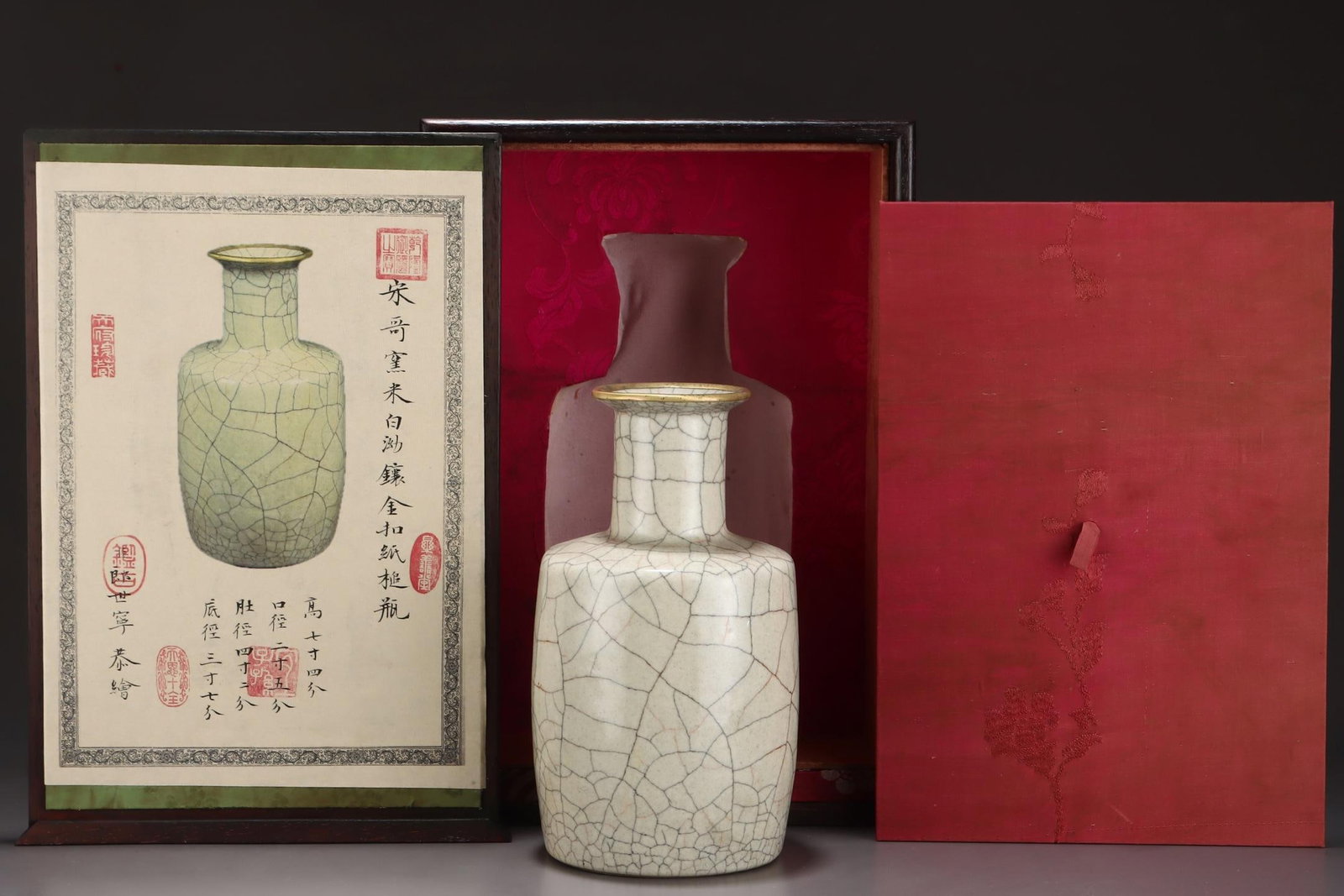 A Ge Ware Celadon Glazed Mallet Vase With Gilt Rim (1 of 9)