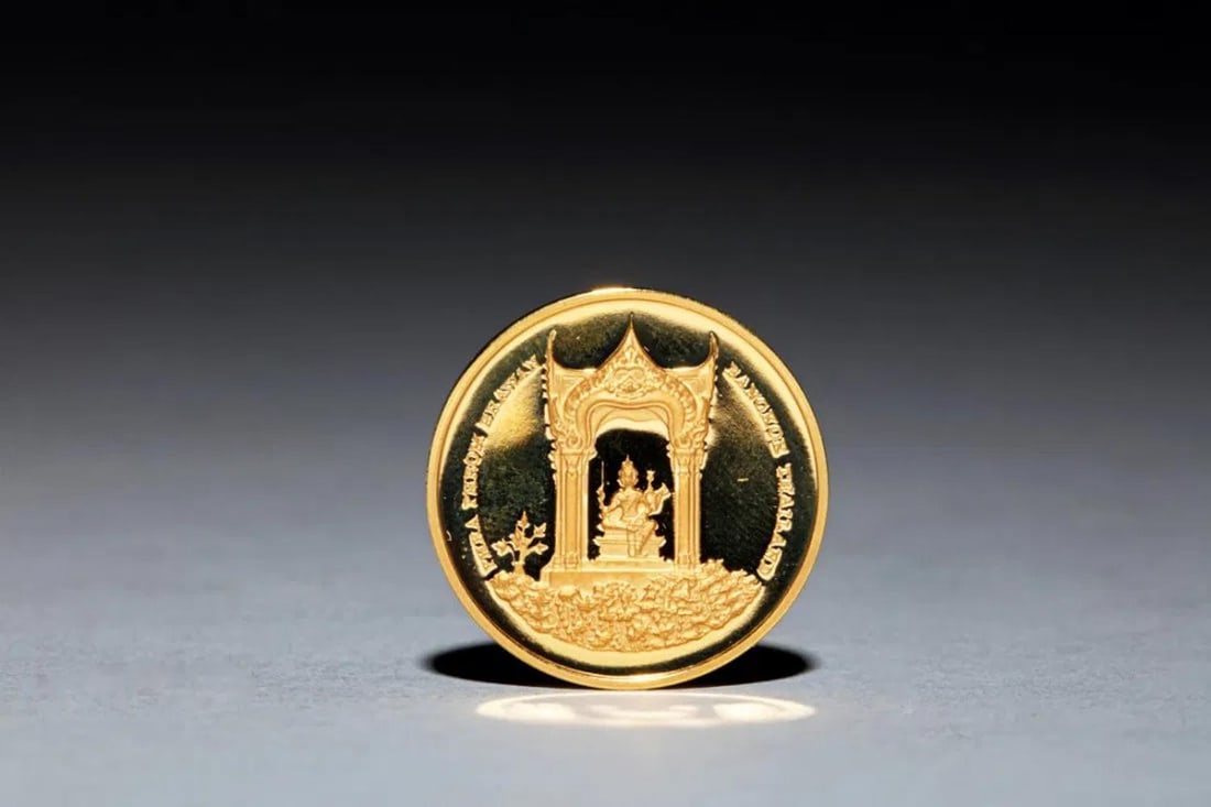 THAI GOLD PROOF MEDAL WITH CERTIFICATE: The gold medal depicts Phra Phrom on one side with marking BANGKOK, THAILAND, and issuing mint on the reverse, include original box and certificate numbering 367/500, weighs 8 grams, 916/1000