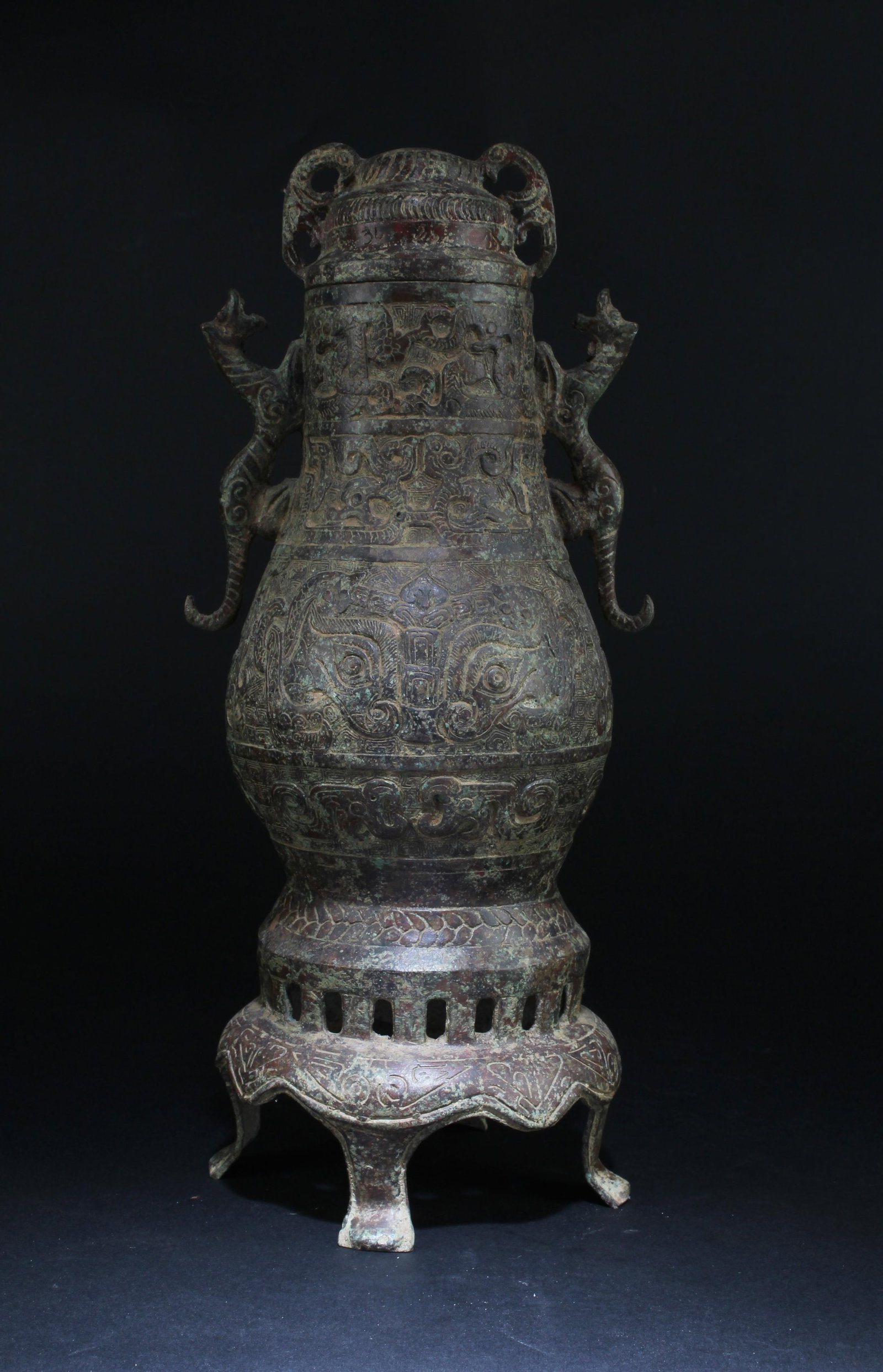 A Bronze Jar with Lid (1 of 8)