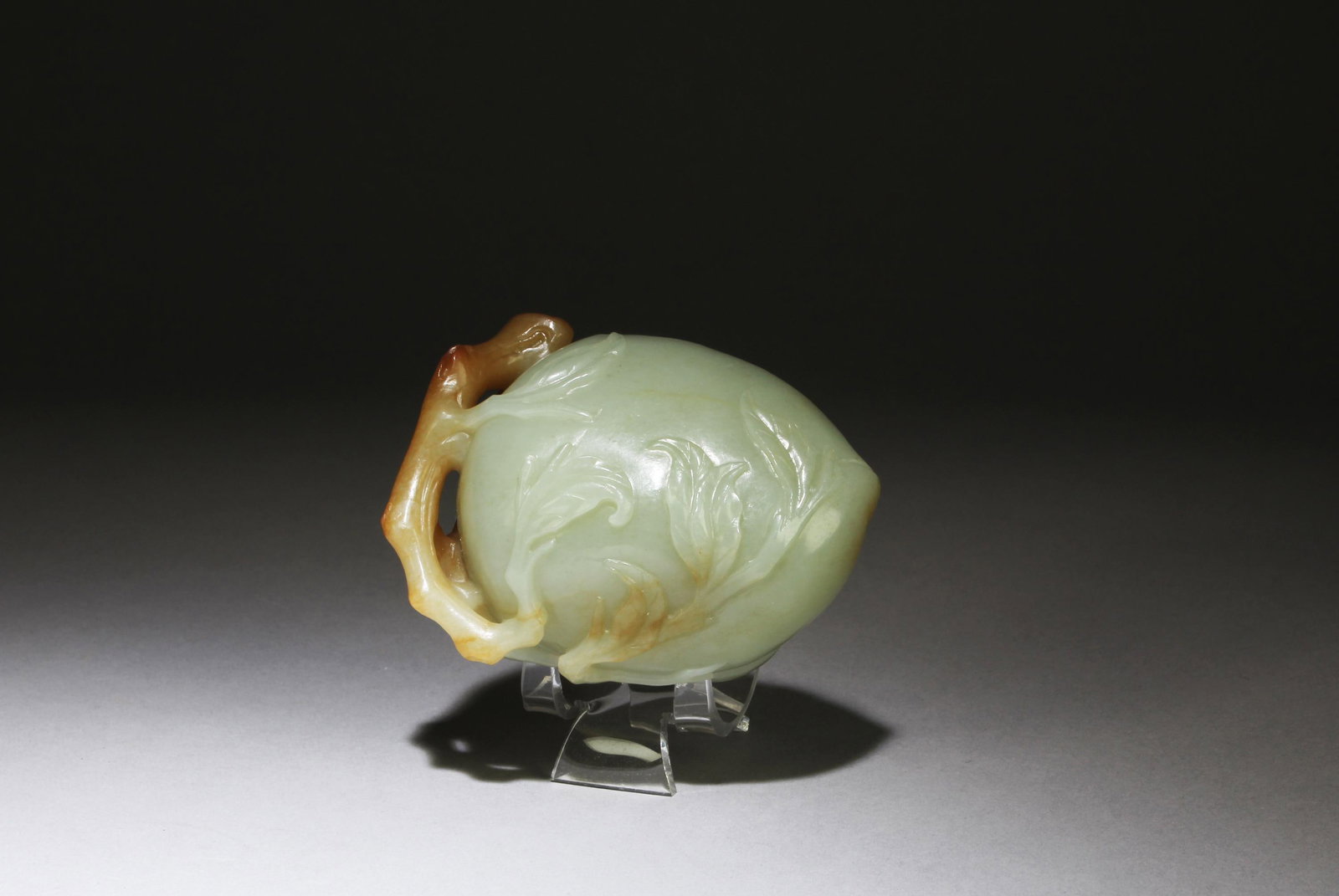 A Carved Jade Peach-shaped Ornament (1 of 5)