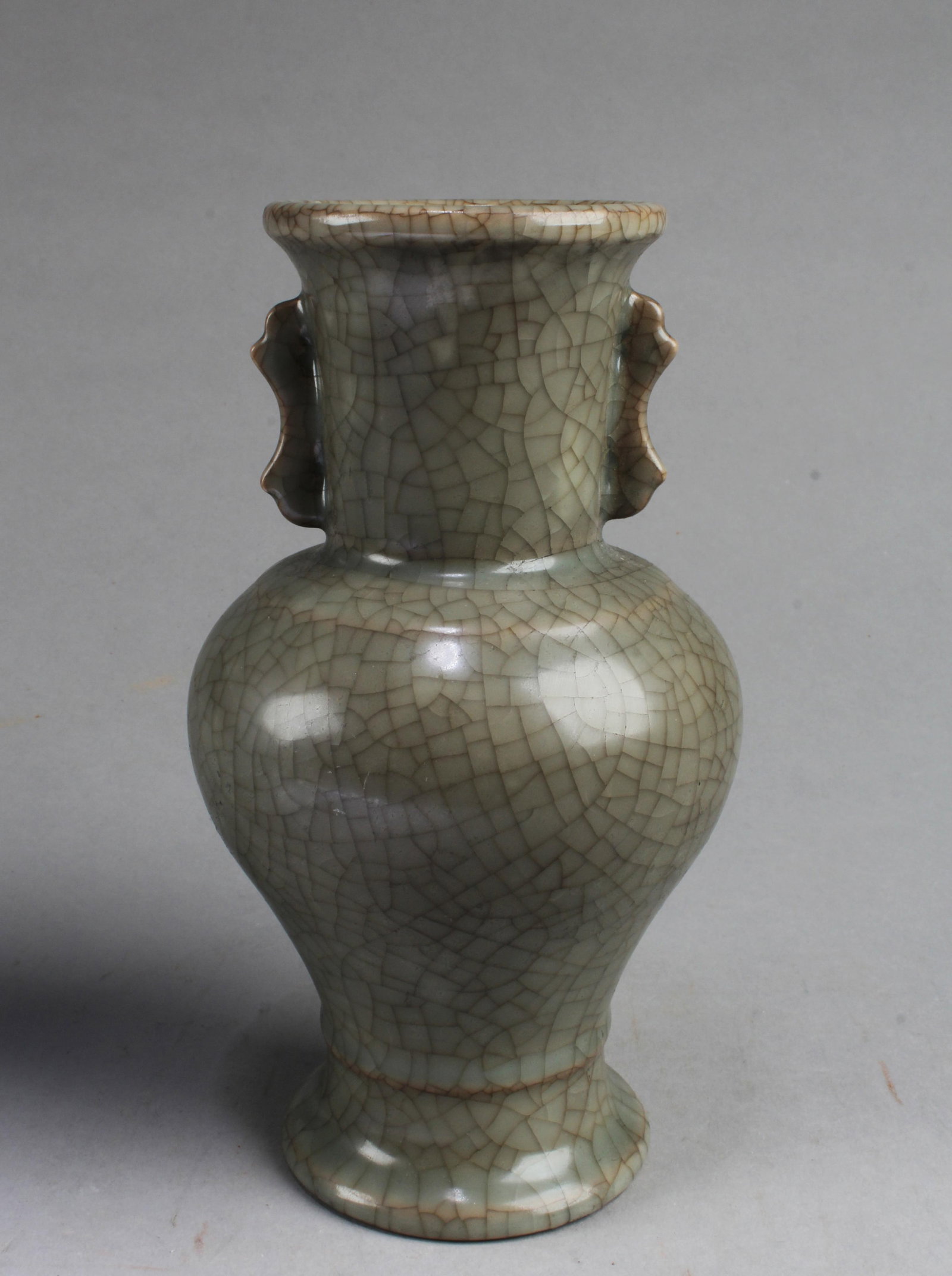 Chinese Ruyao Vase (1 of 3)
