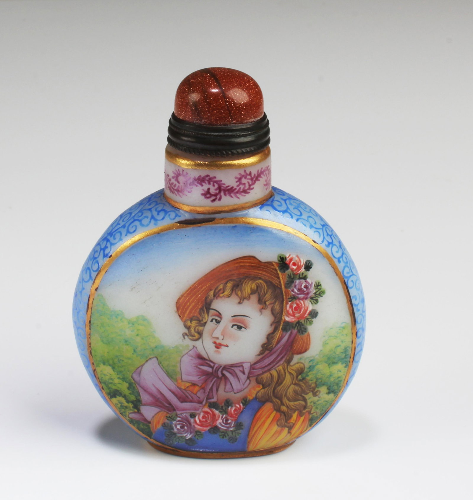 Chinese Peking Glass Snuff Bottle: Chinese Peking Glass Snuff Bottle. 'QianLong' mark at base. Height: 3"
