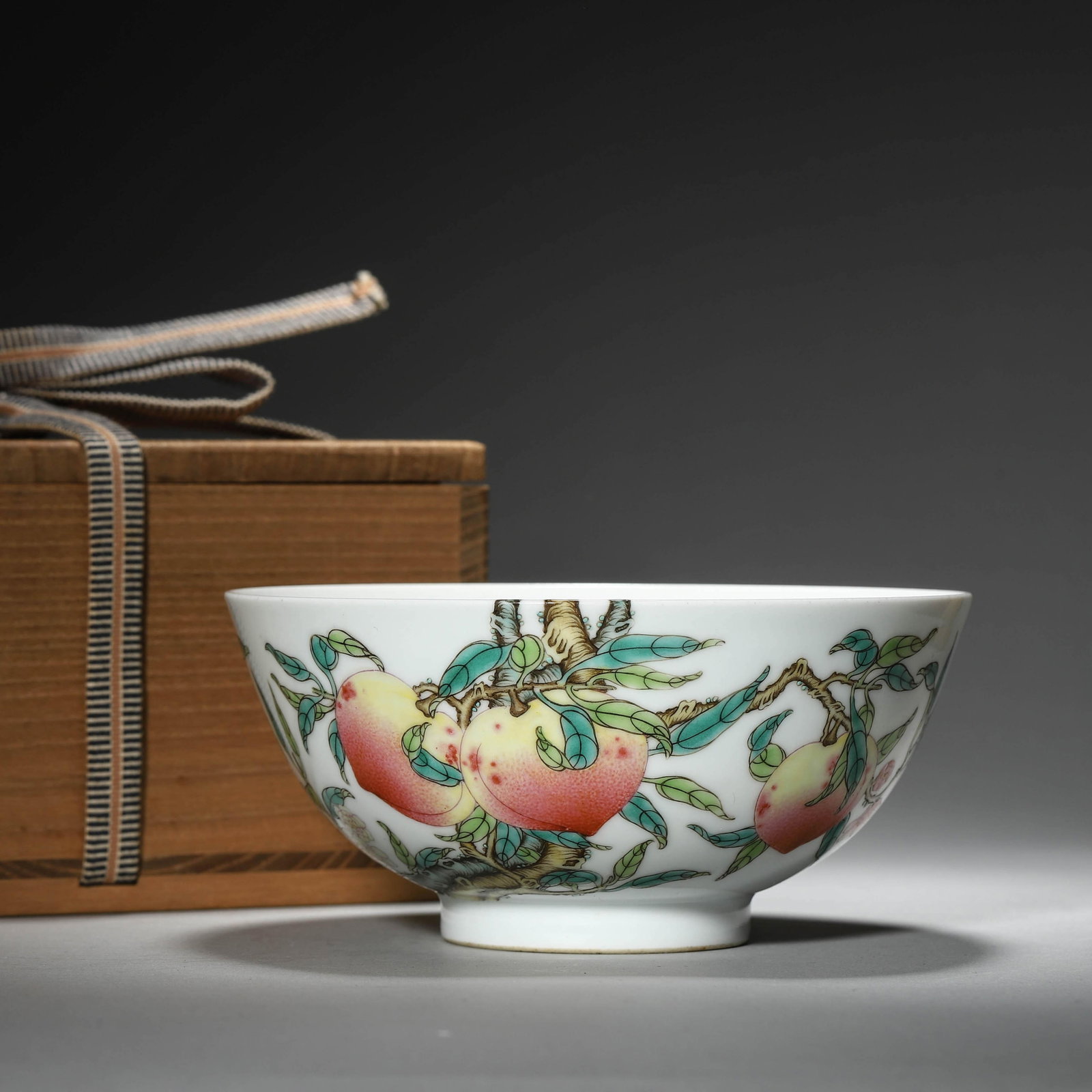 Famille Rose Floral Bowl: Famille Rose Floral Bowl. Diameter: 5.91in; Height: 2.76in.