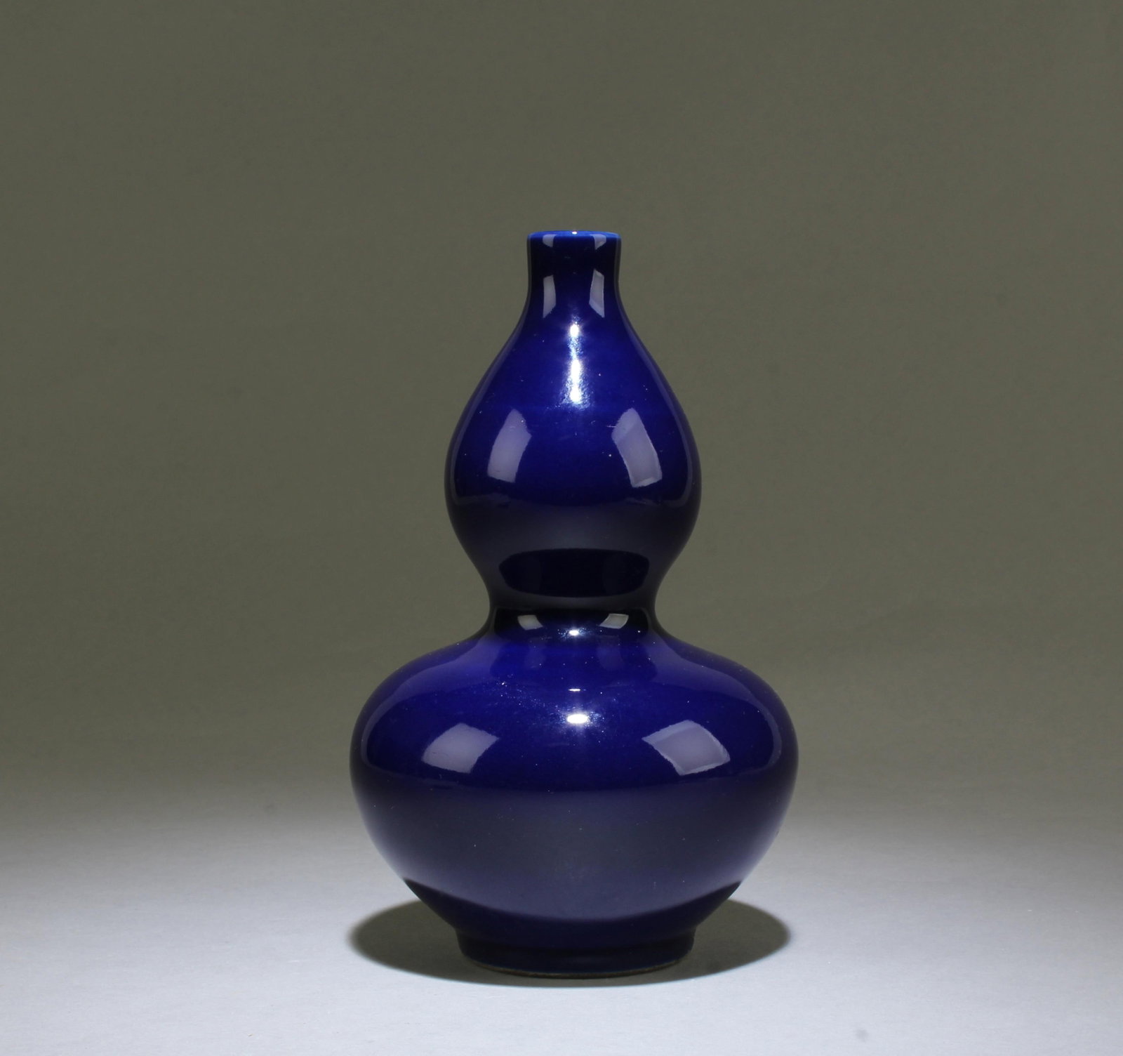 A beautiful blue double-gourd vase: It has a Wanli mark on the outer base.霽藍釉葫蘆瓶. From a major California collector. H 16.8, dia. 10.3 cm, 430g.