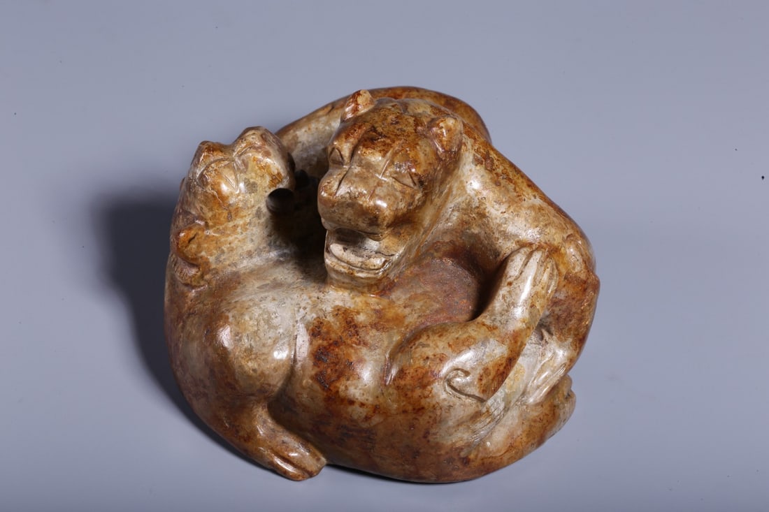 An Archaic Jade Double-Beast Ornament (1 of 9)