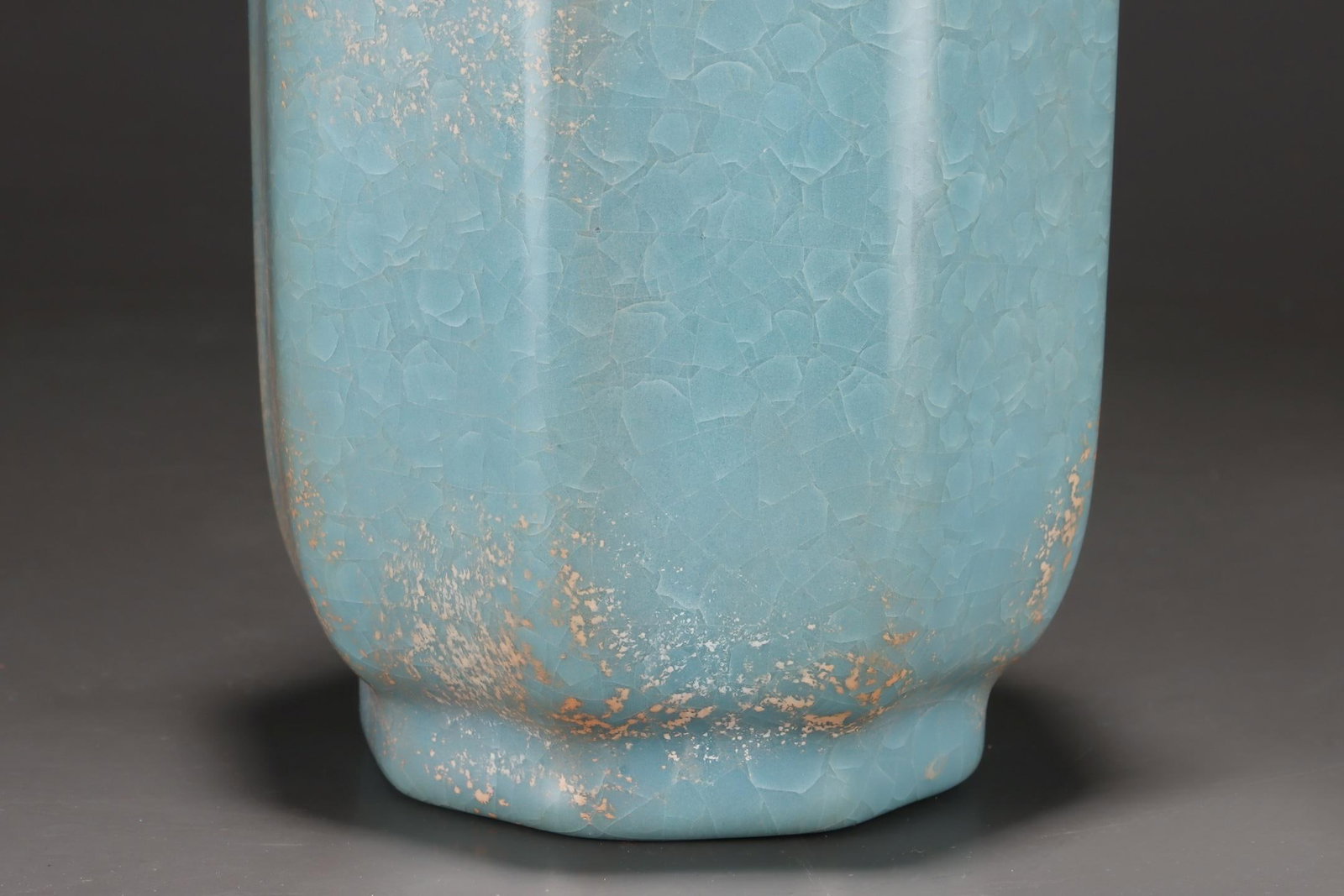 A Ru Ware Sky-Blue Octagonal Vase - 6